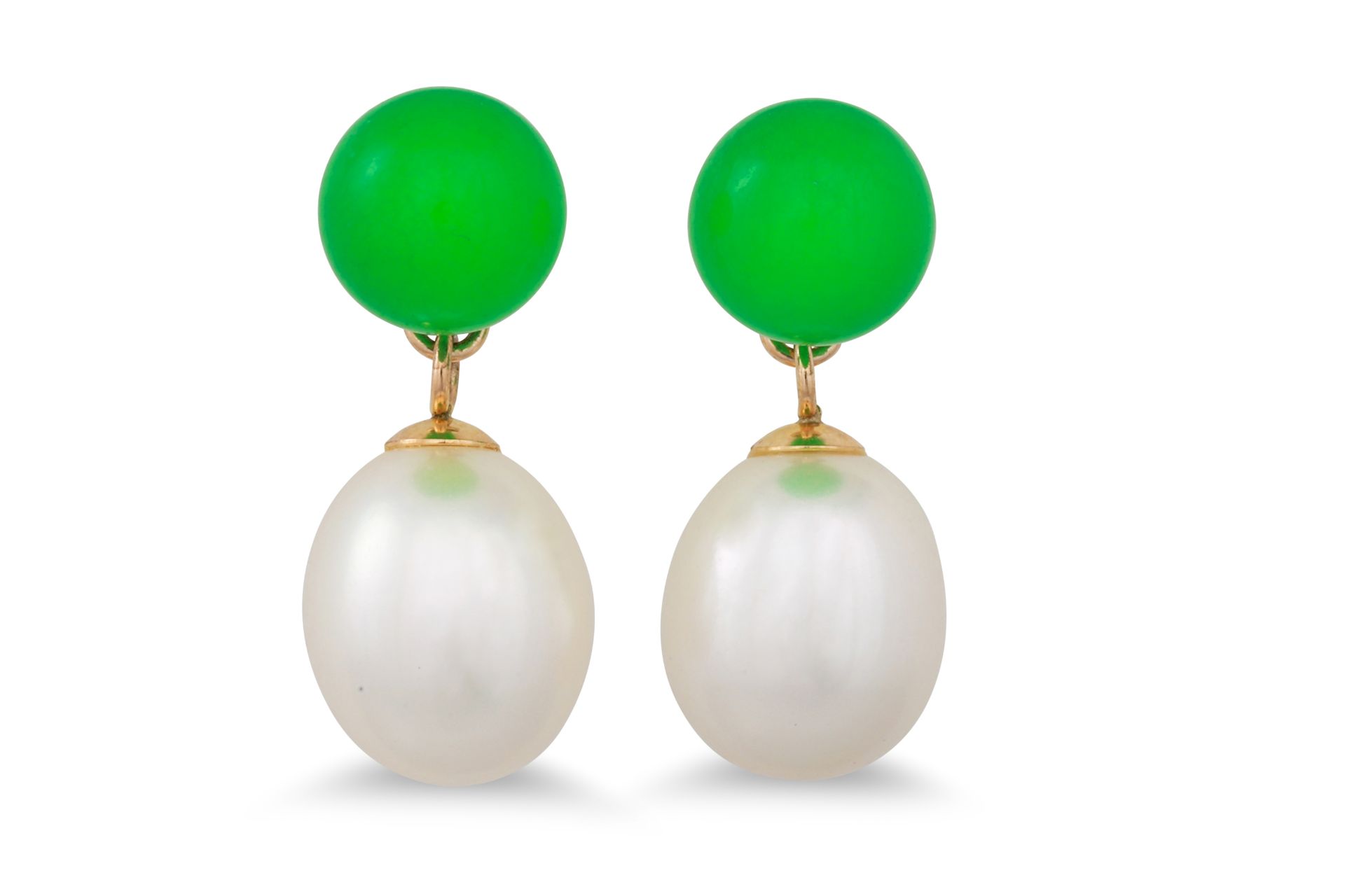A PAIR OF PEARL DROP EARRINGS, with green gemstones, to 9ct gold fittings