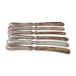A SET OF SIX GEORGE V SILVER FRUIT KNIVES, Sheffield 1917, gross weight 170 g.