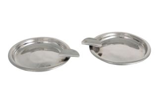 A PAIR OF SILVER HALLMARKED ASHTRAYS, 45 g, together with three similar graduated silver