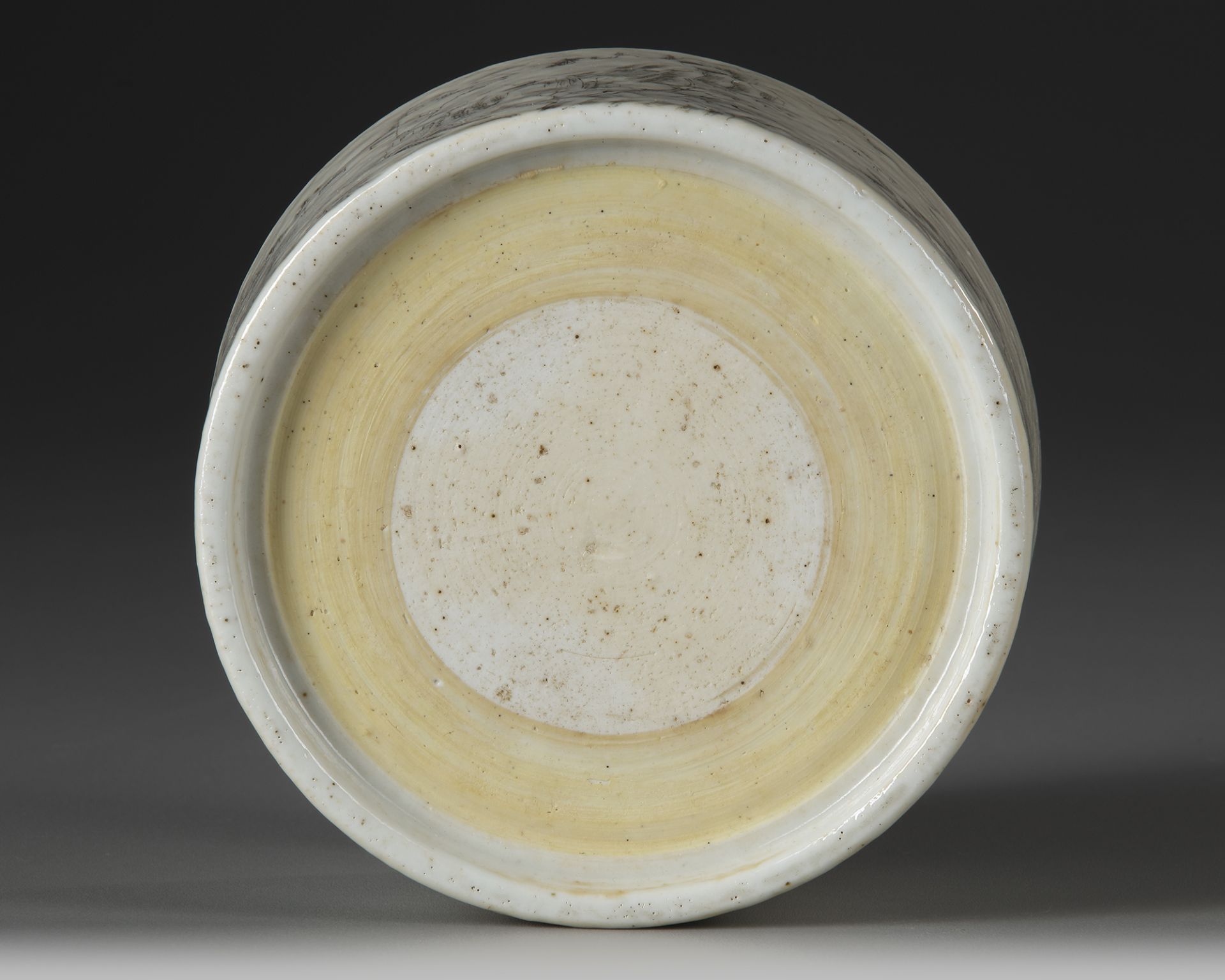 A CHINESE GRISAILLE LANDSCAPE BRUSH POT, REPUBLIC PERIOD, 20TH CENTURY - Bild 5 aus 5