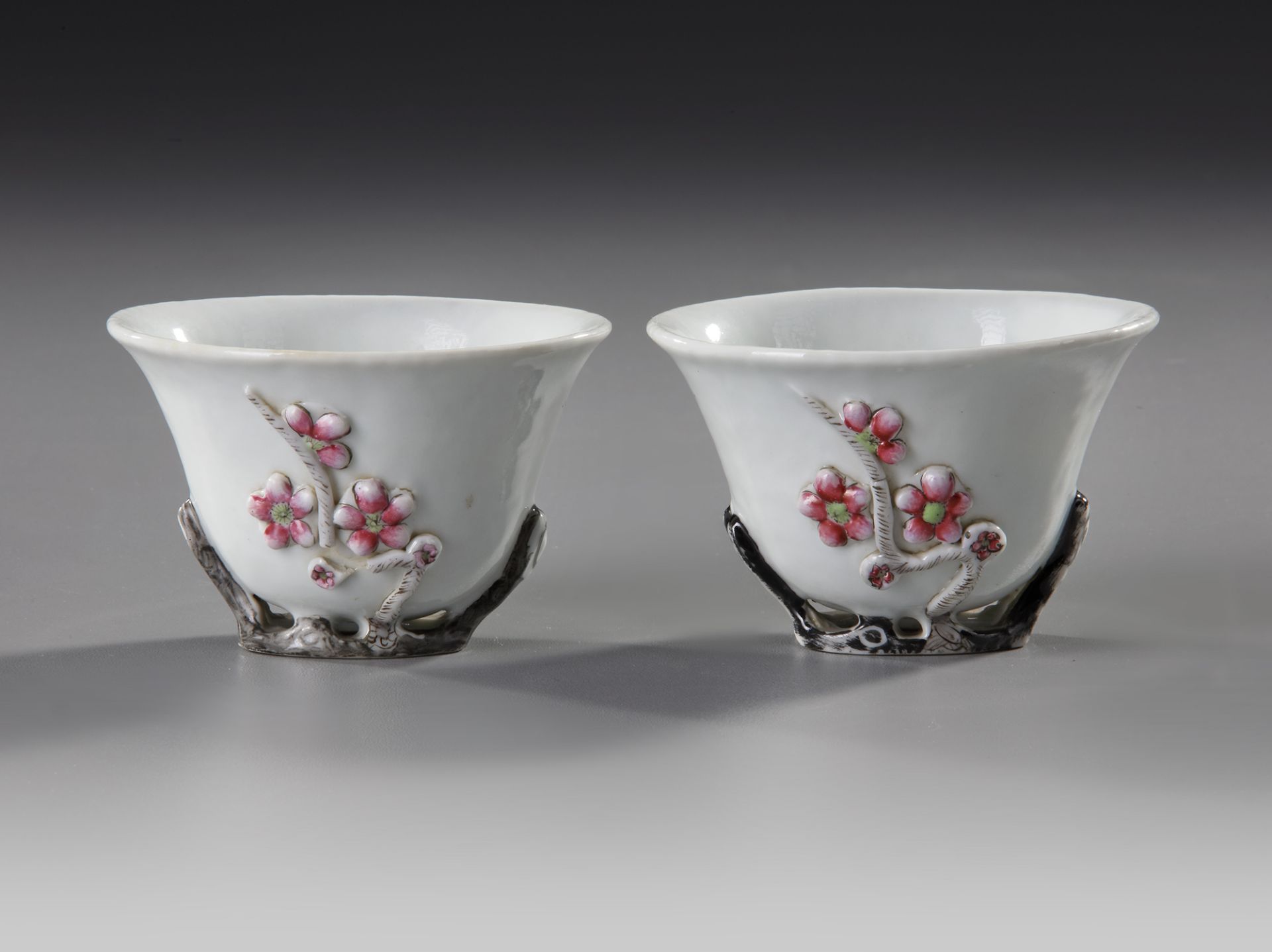 A PAIR OF CHINESE BLANC DE CHINE WINE CUPS, 18TH CENTURY - Image 2 of 4