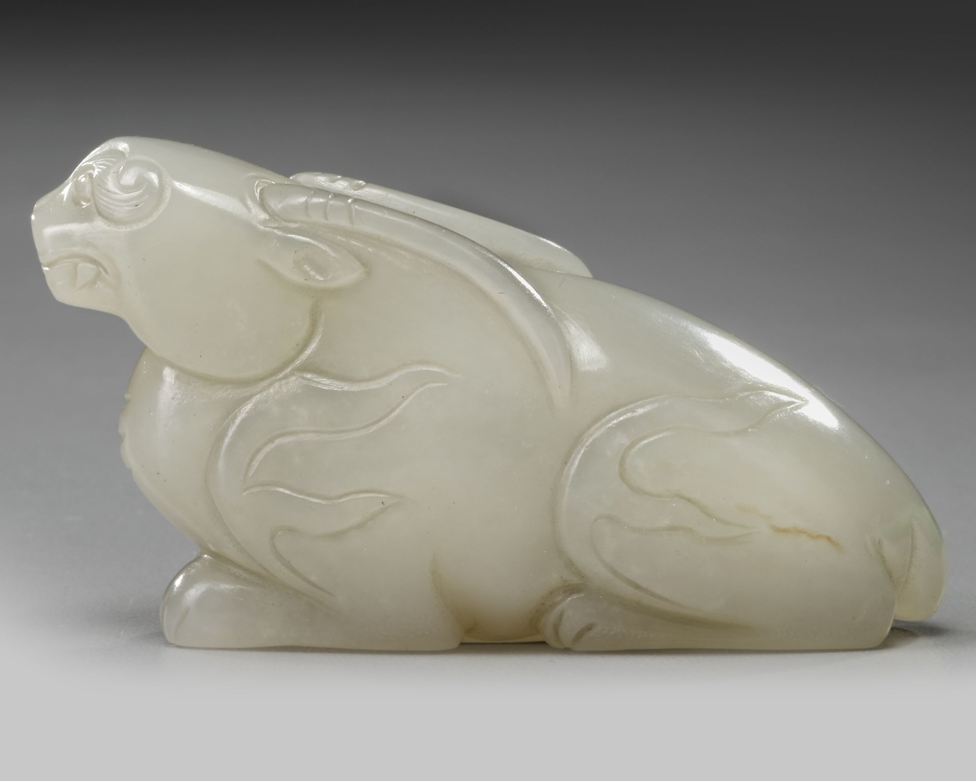 A CHINESE JADE ANIMAL/BIXIE, QING DYNASTY (1644-1912)