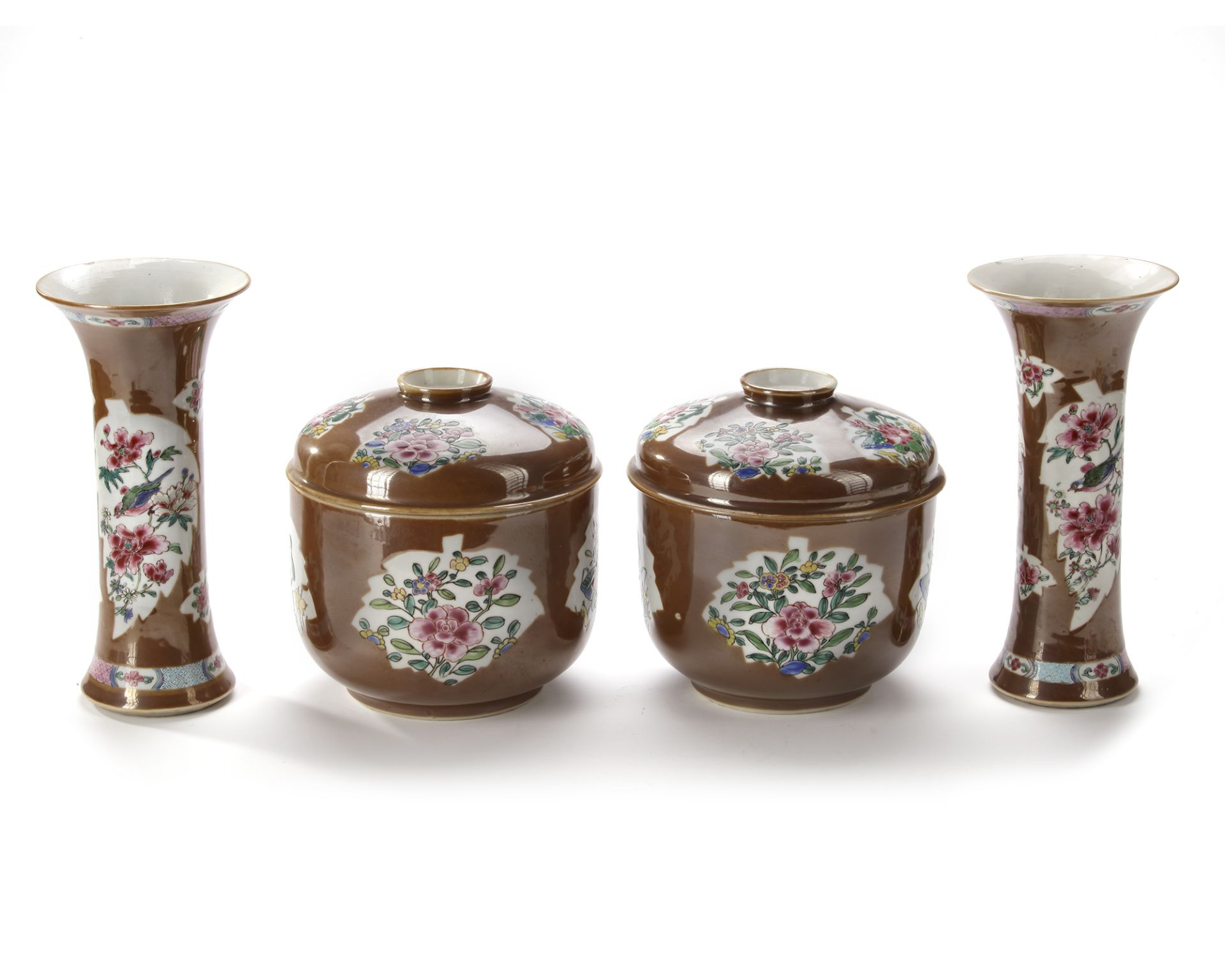 A PAIR OF CHINESE FAMILLE ROSE BEAKERS AND COVERED JARS, 18TH CENTURY - Image 2 of 5