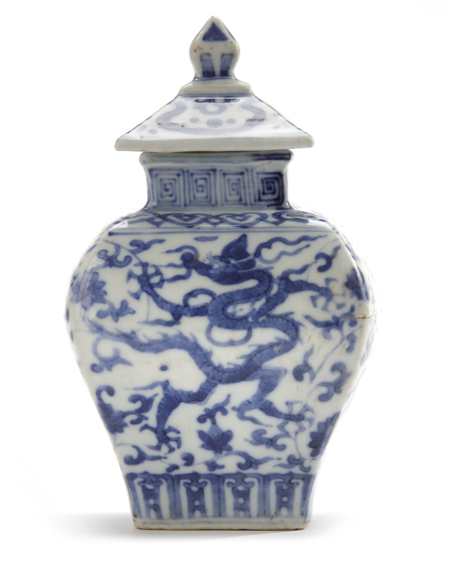 A. CHINESE BLUE AND WHITE FACETED DRAGON JAR WITH COVER, MING DYNASTY (1368-1644)