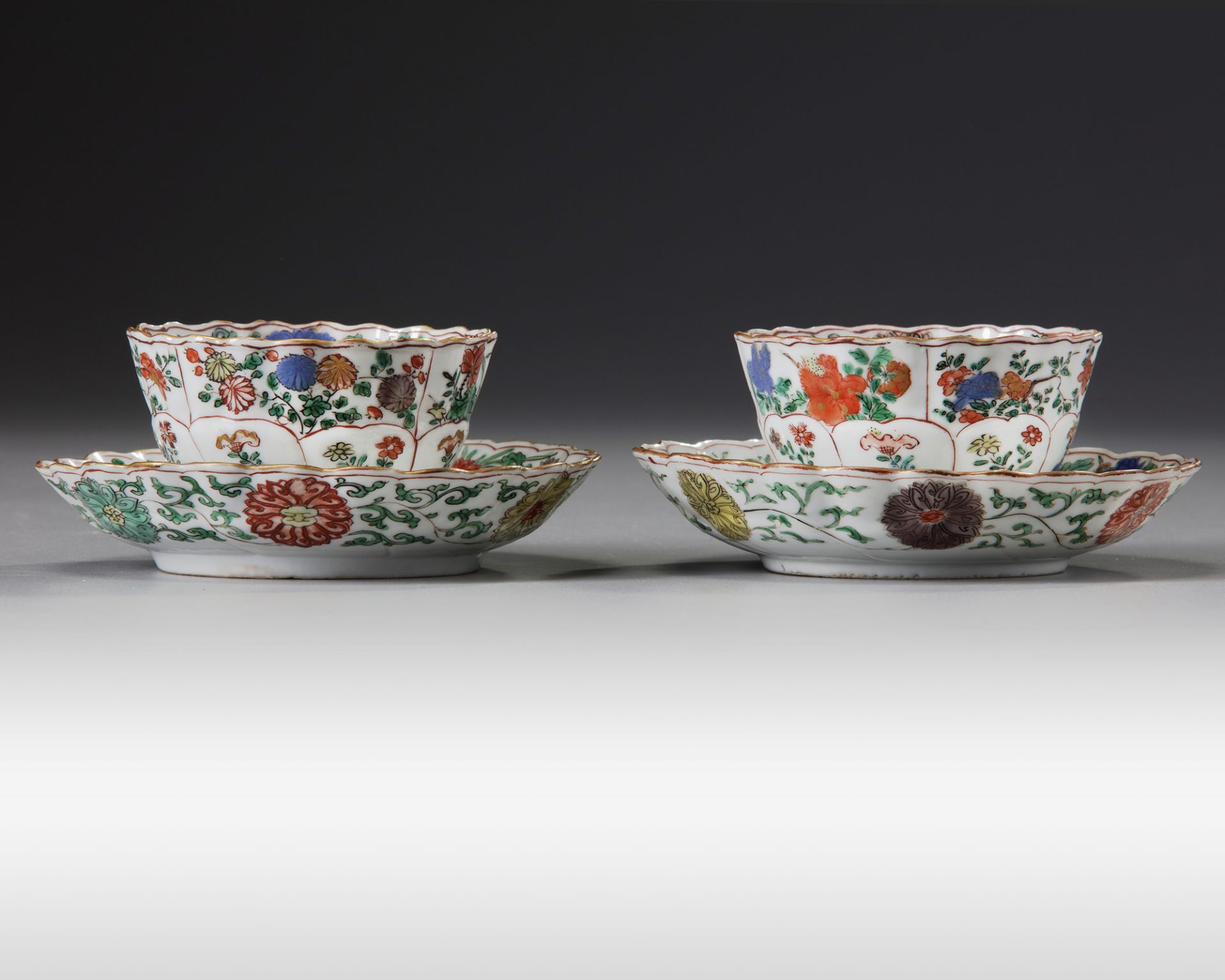 TWO PAIRS OF CHINESE FAMILLE VERTE CUPS AND SAUCERS - Bild 2 aus 5