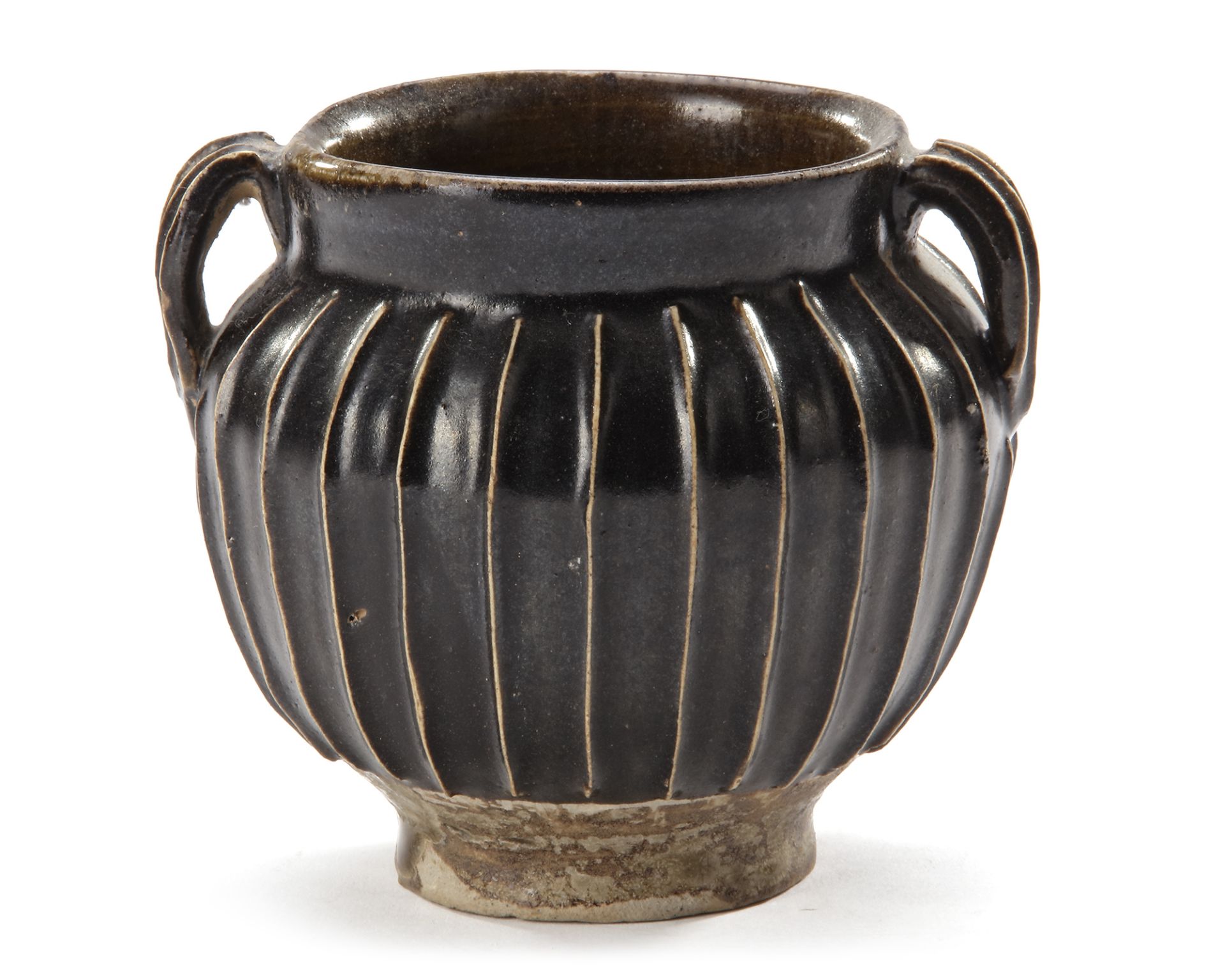 A CHINESE BLACK-GLAZED RIBBED JAR, NORTHERN SONG-JIN DYNASTY (960-1234) - Bild 2 aus 4