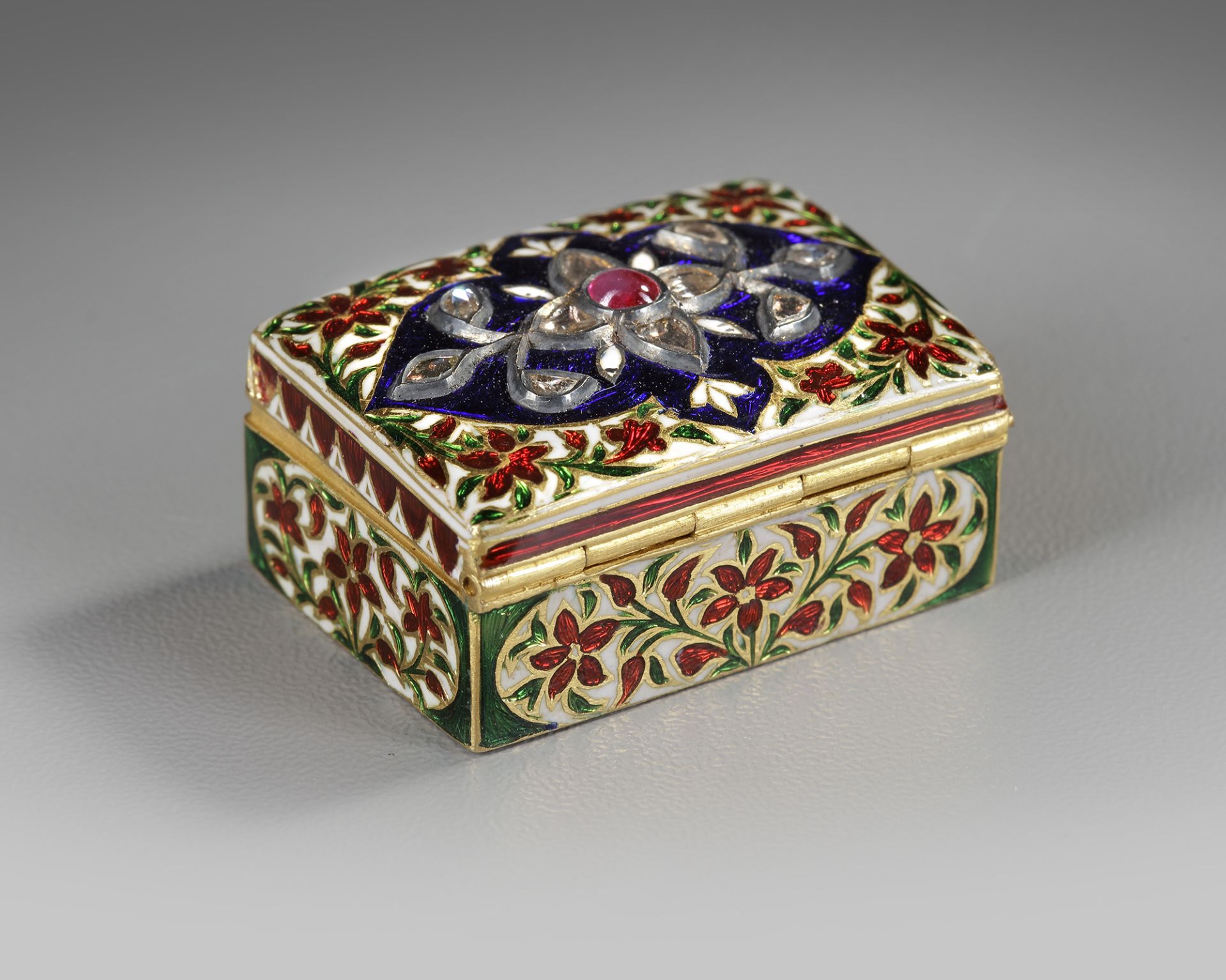 AN INDIAN, JAIPUR, RAJASTHAN ENAMEL, POLKI DIAMOND AND RUBY BOX, FIRST HALF OF THE 20TH CENTURY - Image 4 of 4