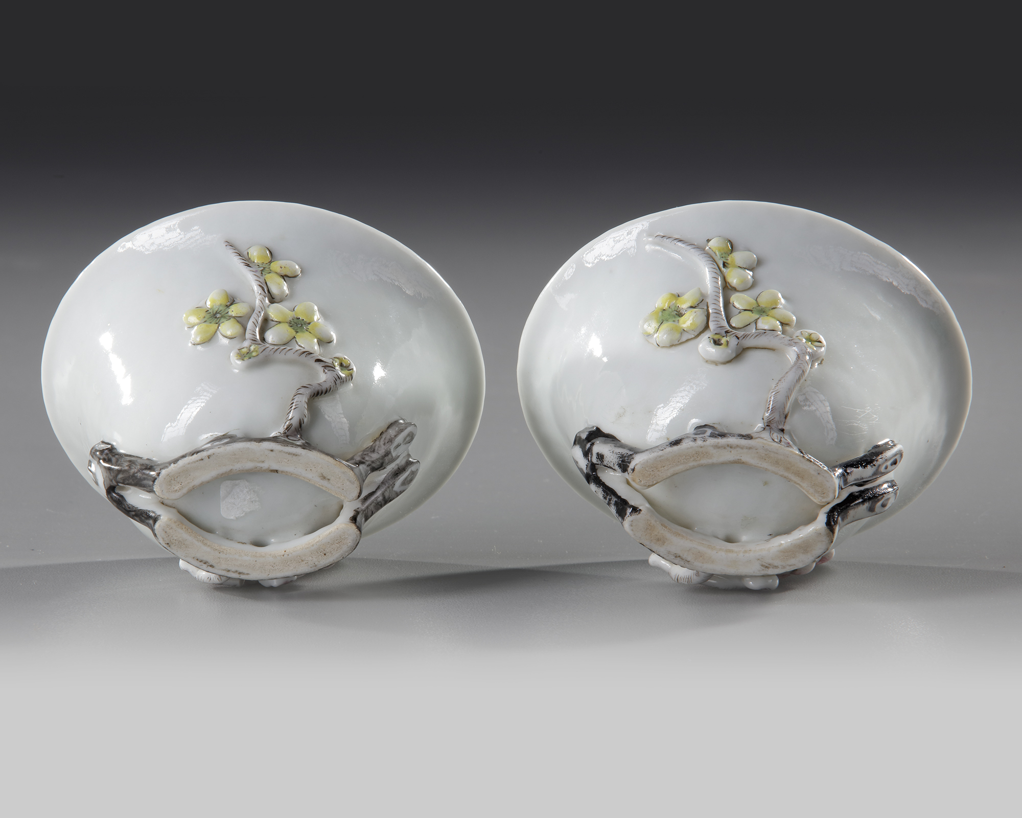 A PAIR OF CHINESE BLANC DE CHINE WINE CUPS, 18TH CENTURY - Image 3 of 4