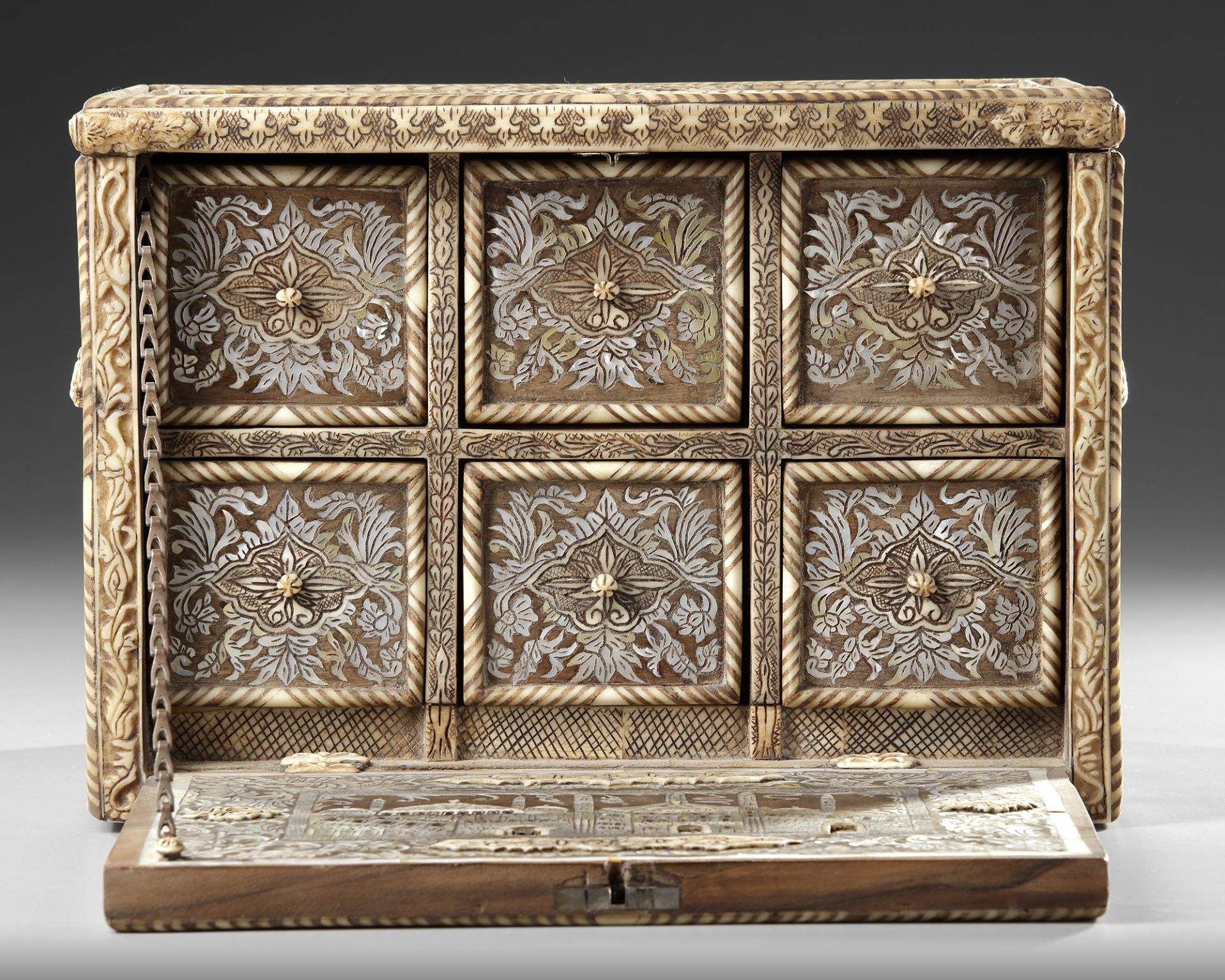 AN OTTOMAN MOTHER-OF-PEARL AND BONE INLAID CABINET, TURKEY OR SYRIA, 18TH-19TH CENTURY - Bild 2 aus 6