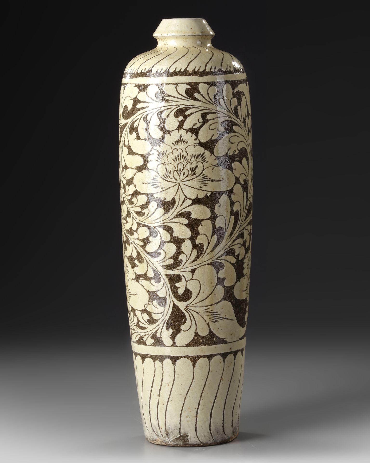 AN OUTSTANDING LARGE CIZHOU WHITE-GLAZED JAR, NORTHERN SONG DYNASTY (960-1127)