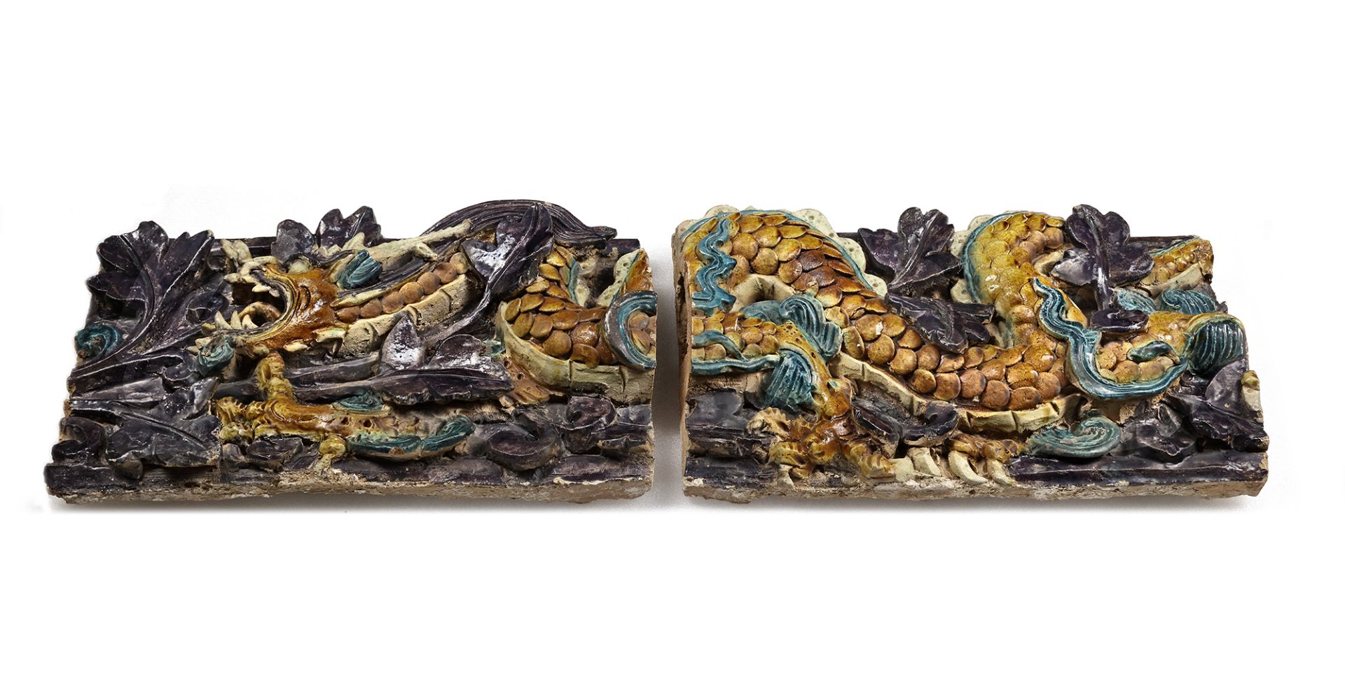 TWO CHINESE 'FAHUA' GLAZED 'DRAGON' TILES, LATE MING DYNASTY (1368-1644 AD) - Bild 3 aus 4