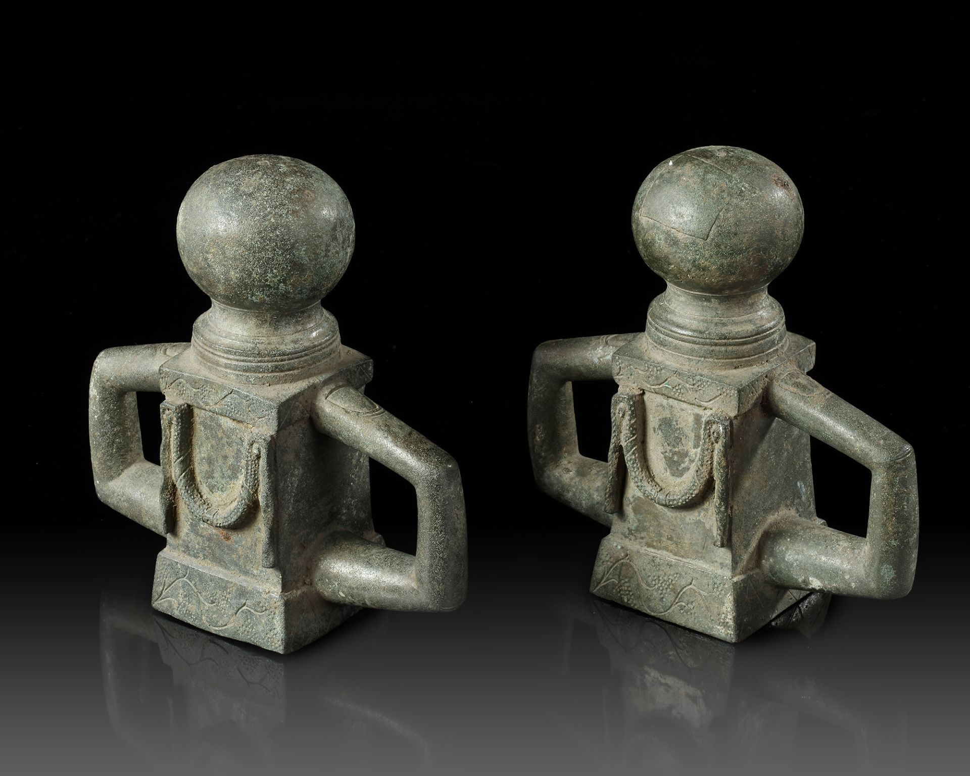 A PAIR OF ROMAN BRONZE CHARIOT FITTINGS, CIRCA 2ND/3RD CENTURY AD - Image 2 of 5