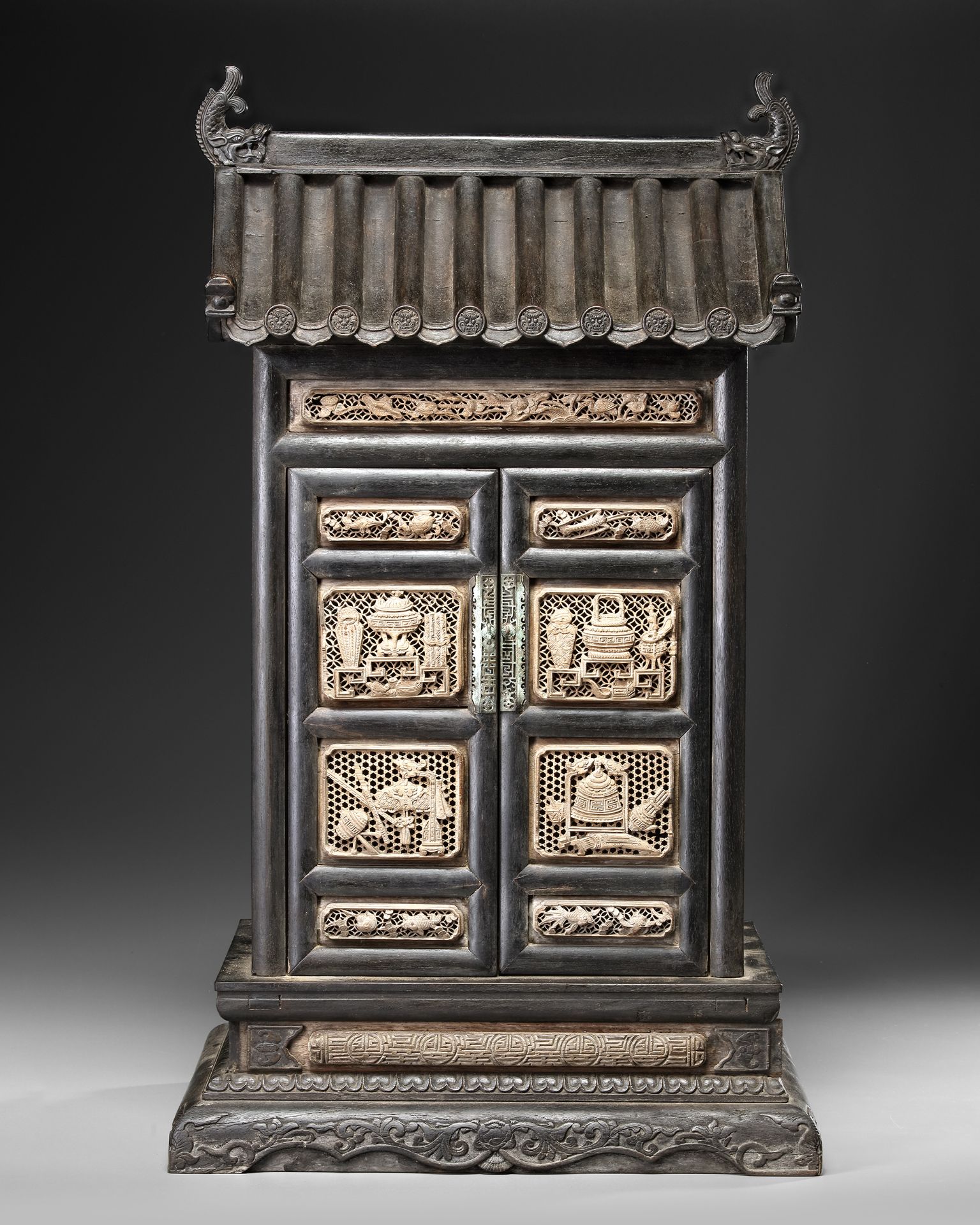 A CHINESE CARVED ZITAN ALTAR CABINET, QING DYNASTY (1644-1911)