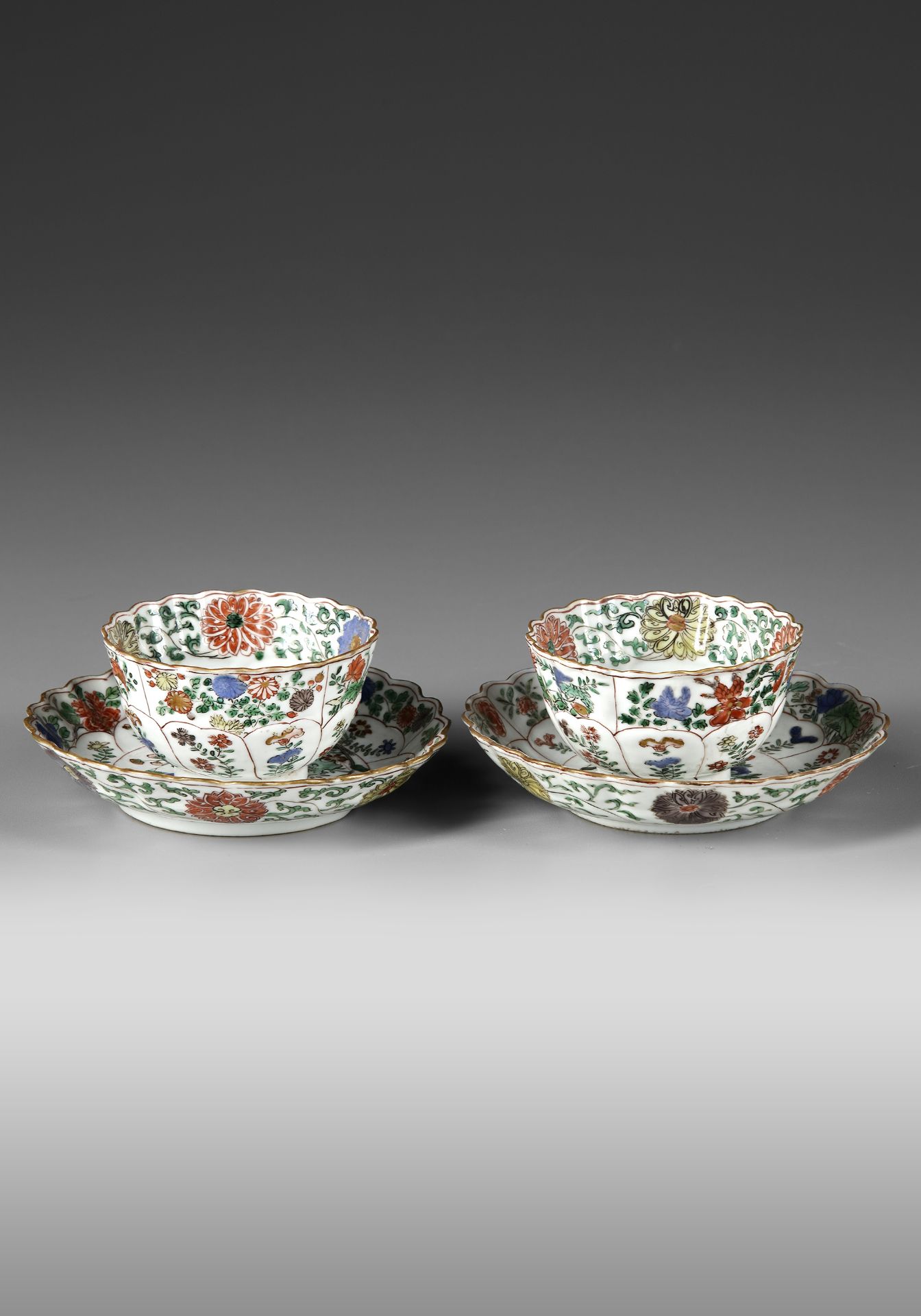 TWO PAIRS OF CHINESE FAMILLE VERTE CUPS AND SAUCERS - Bild 4 aus 5