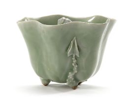 A CHINESE LONGQUAN CELADON FLOWER SHAPED BOWL, 18TH CENTURY