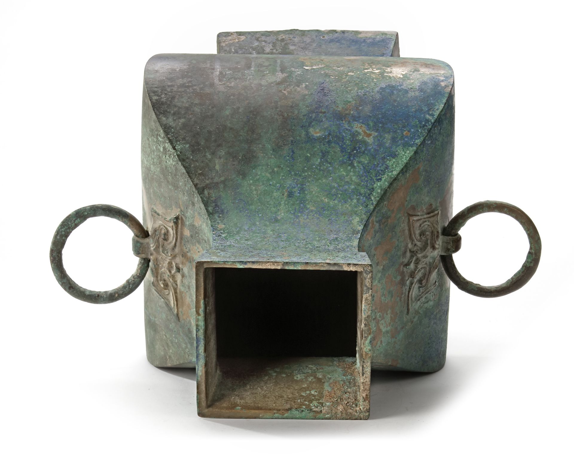 A CHINESE BRONZE SQUARE-SECTION TWIN-HANDLED HU VASE, HAN DYNASTY (206 BC-220AD) - Image 5 of 6