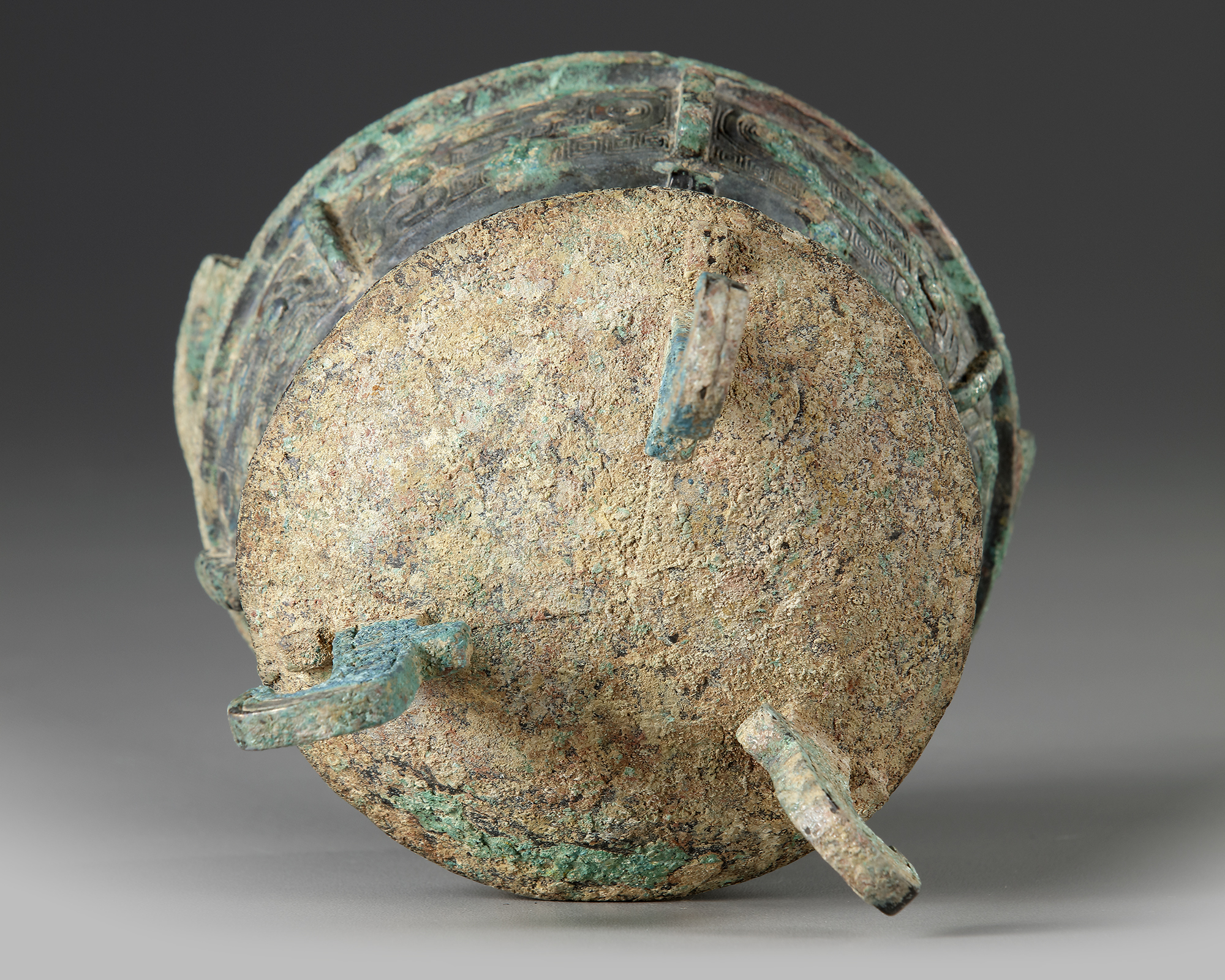 A CHINESE ARCHAIC BRONZE RITUAL FOOD VESSEL ( CHANG ZI DING), EARLY WESTERN ZHOU DYNASTY 1046-771 B - Image 6 of 6