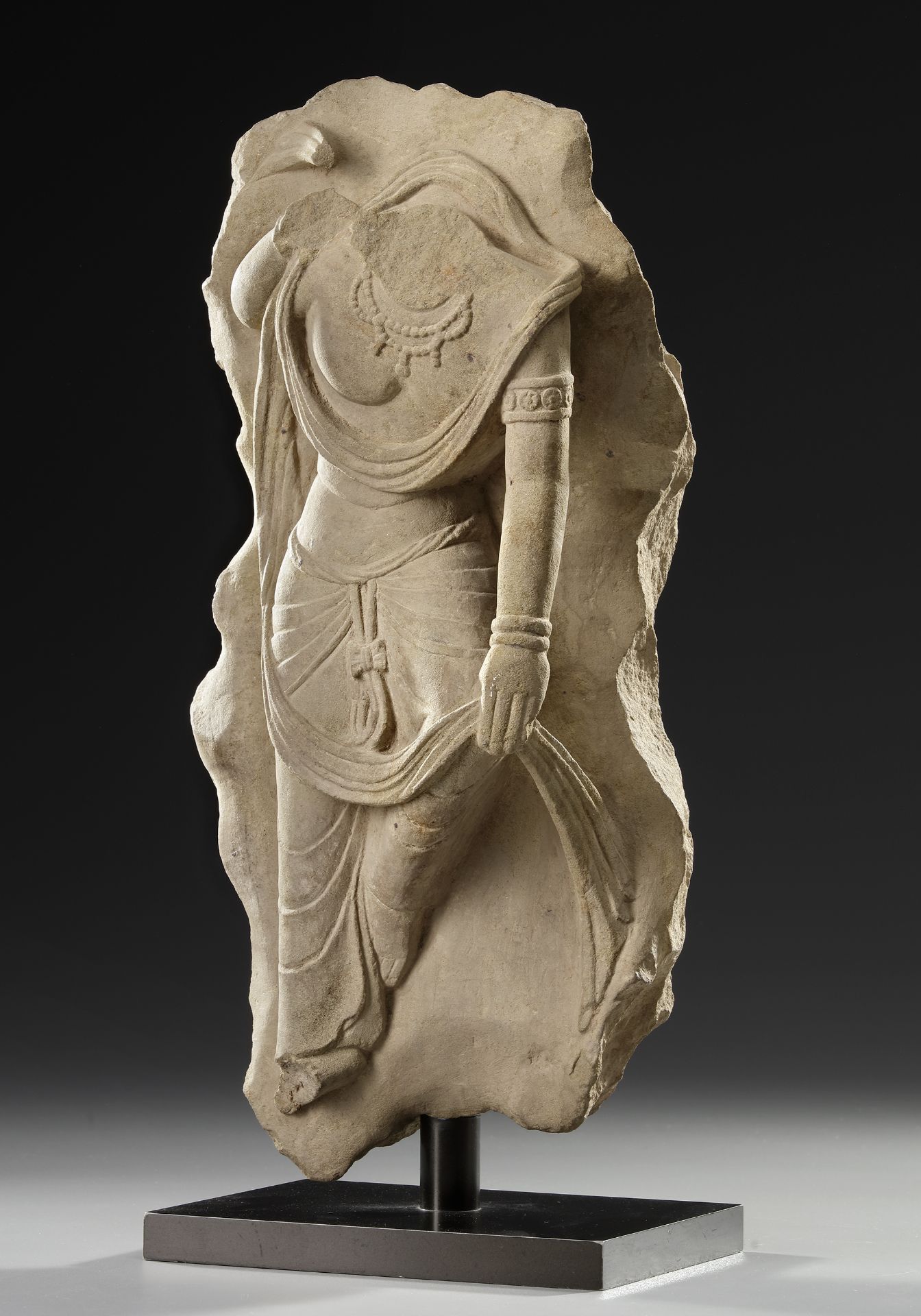 A CHINESE SANDSTONE FIGURE OF A STANDING BODHISATTVA, TANG DYNASTY (618-906 AD) - Image 2 of 5