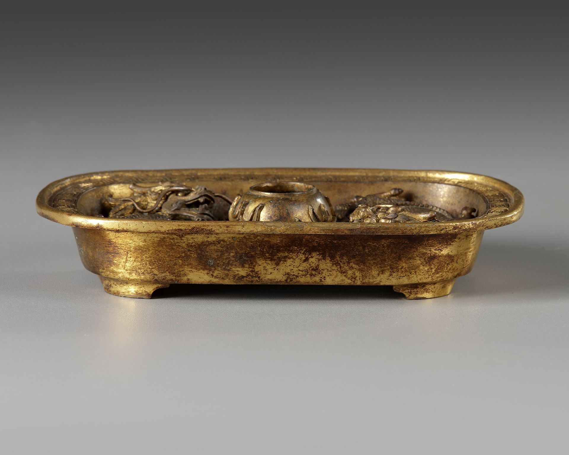 A CHINESE GILT BRONZE DRAGON DRIP PAN, 17TH/18TH CENTURY - Image 2 of 5