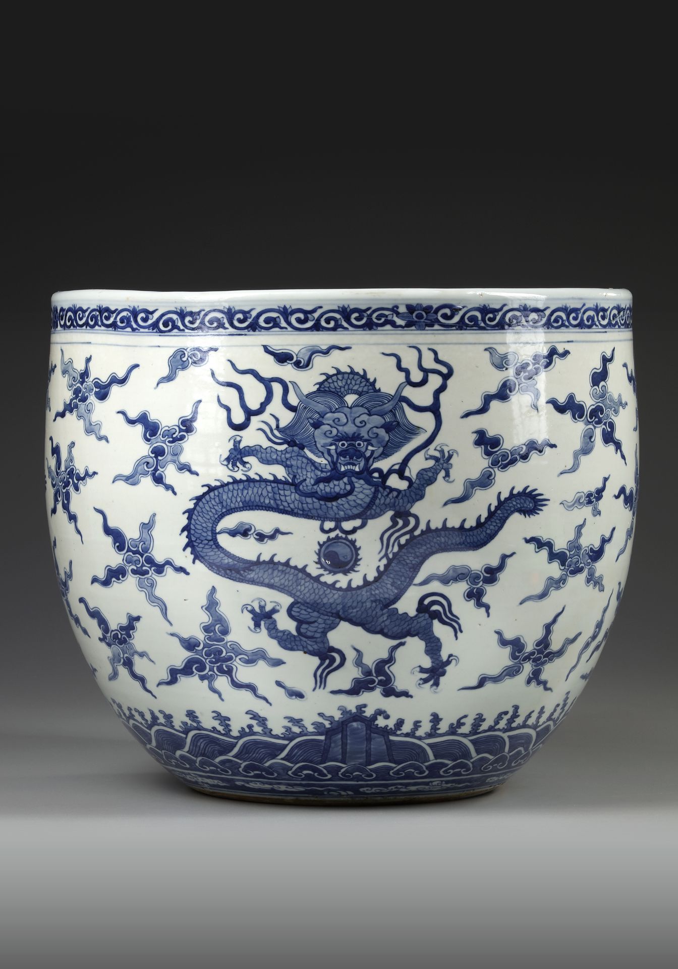 A LARGE CHINESE BLUE AND WHITE "DRAGONS" BOWL, 19TH CENTURY