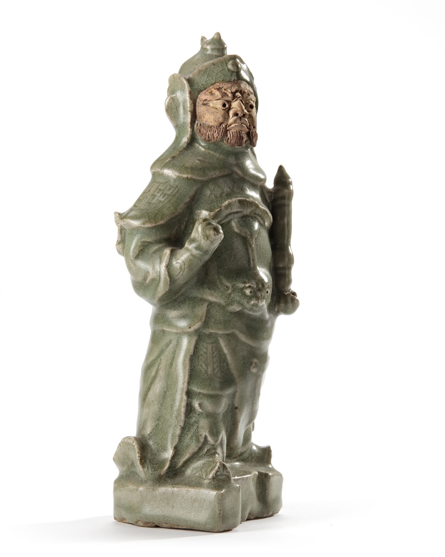 A CHINESE CELADON GUAN YU FIGURE, MING DYNASTY, 15TH CENTURY - Image 5 of 6