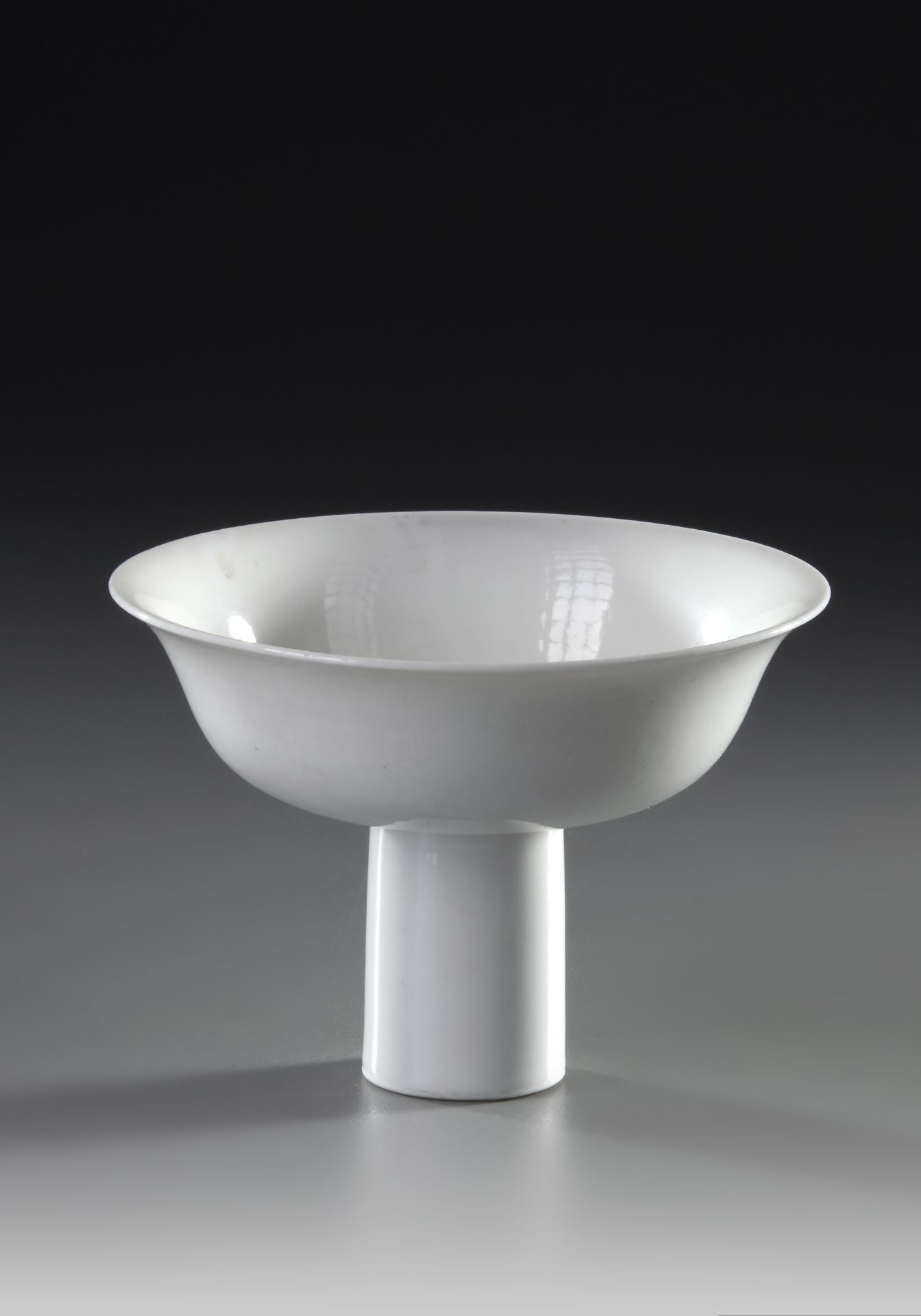 A CHINESE BLANC DE CHINE STEM BOWL, LATE MING DYNASTY (17TH CENTURY) - Image 2 of 4