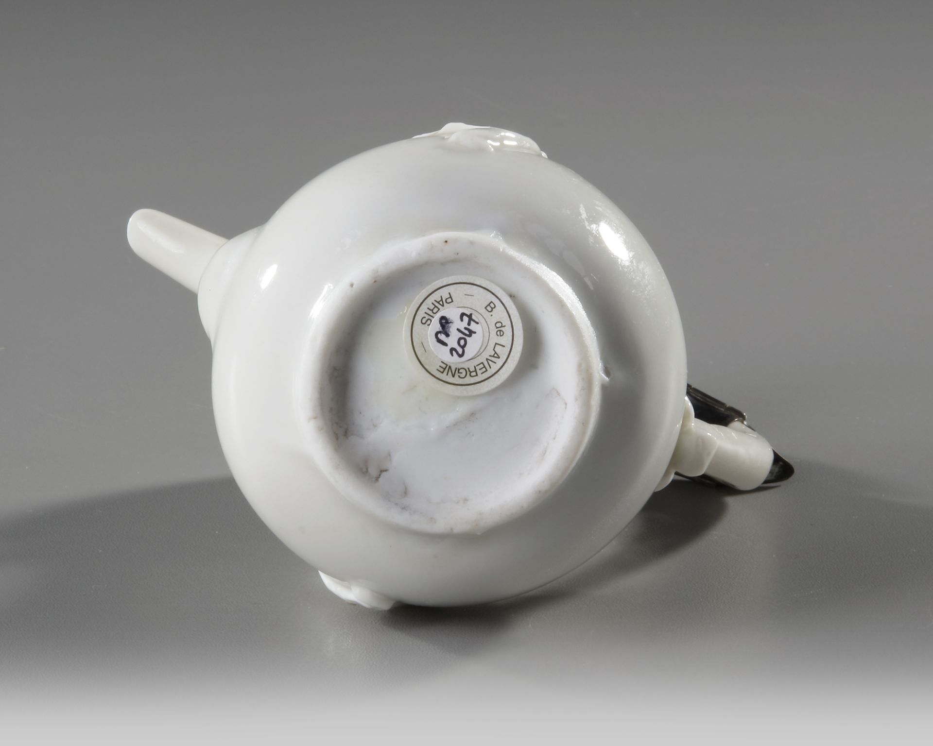 A CHINESE BLANC DE CHINE PEAR SHAPE WINE POT AND COVER, 17TH CENTURY - Image 4 of 5