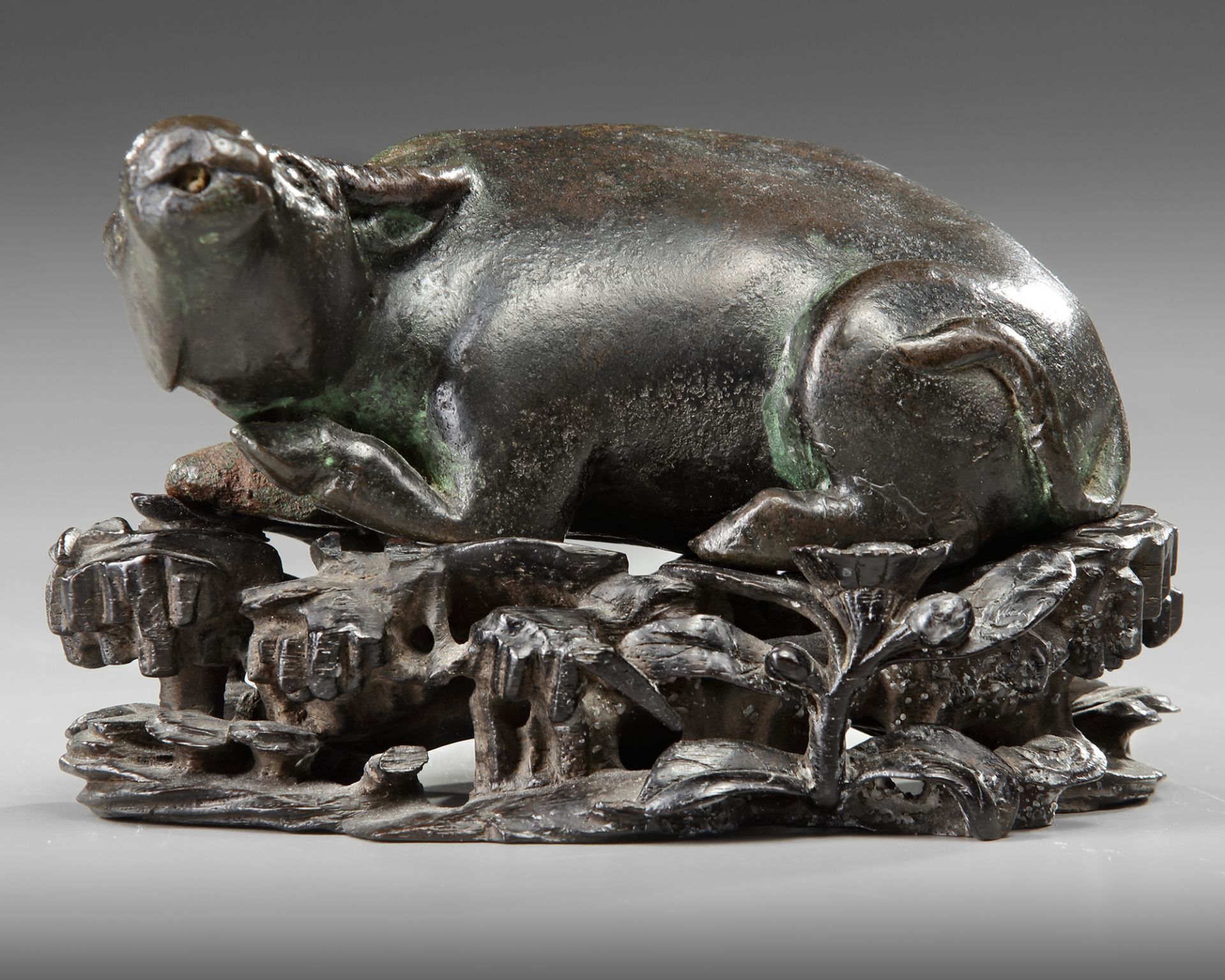 A CHINESE BRONZE BUFFALO ON A STAND, MING DYNASTY (1368-1644) - Image 3 of 5