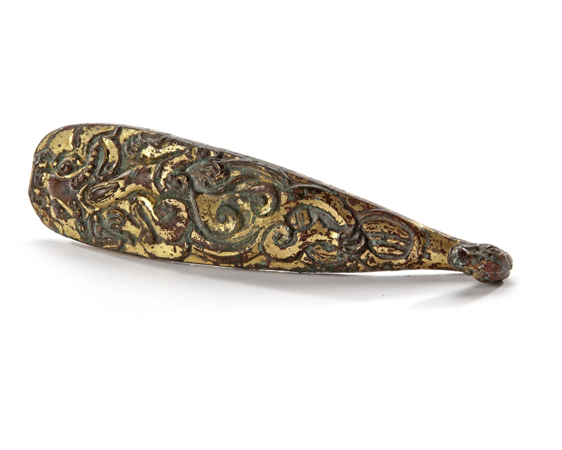 A GILT CHINESE BRONZE BELT-HOOK, 3RD-2ND CENTURY B.C.