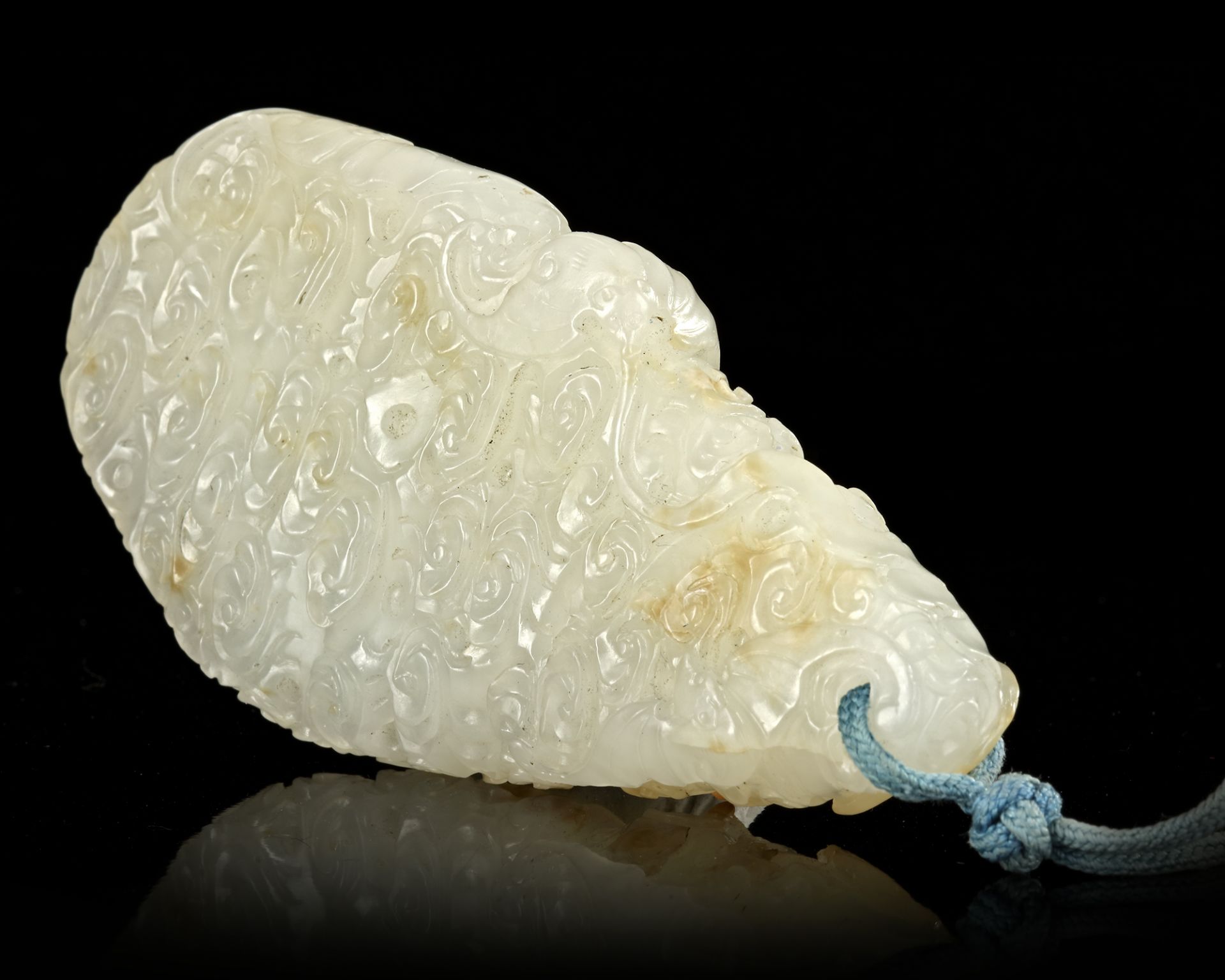 A CHINESE WHITE JADE CLOUD PENDANT, QING DYNASTY (1644-1912) - Image 4 of 4