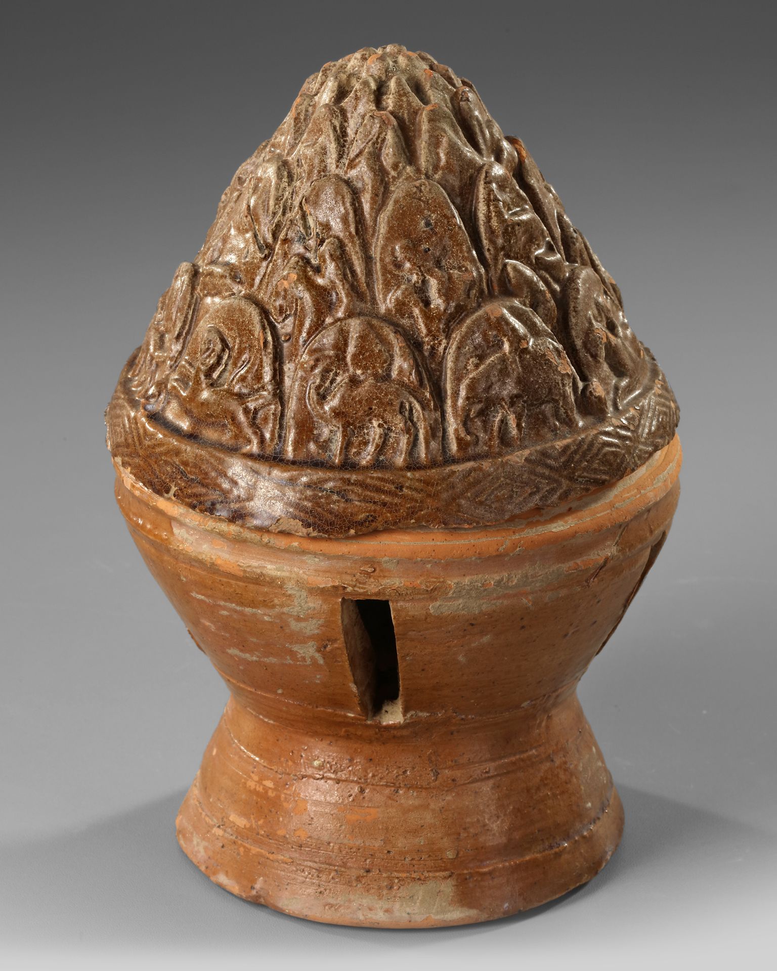 A CHINESE BROWN GLAZED BURNER, EASTERN HAN DYNASTY (25-220 AD) - Bild 2 aus 5