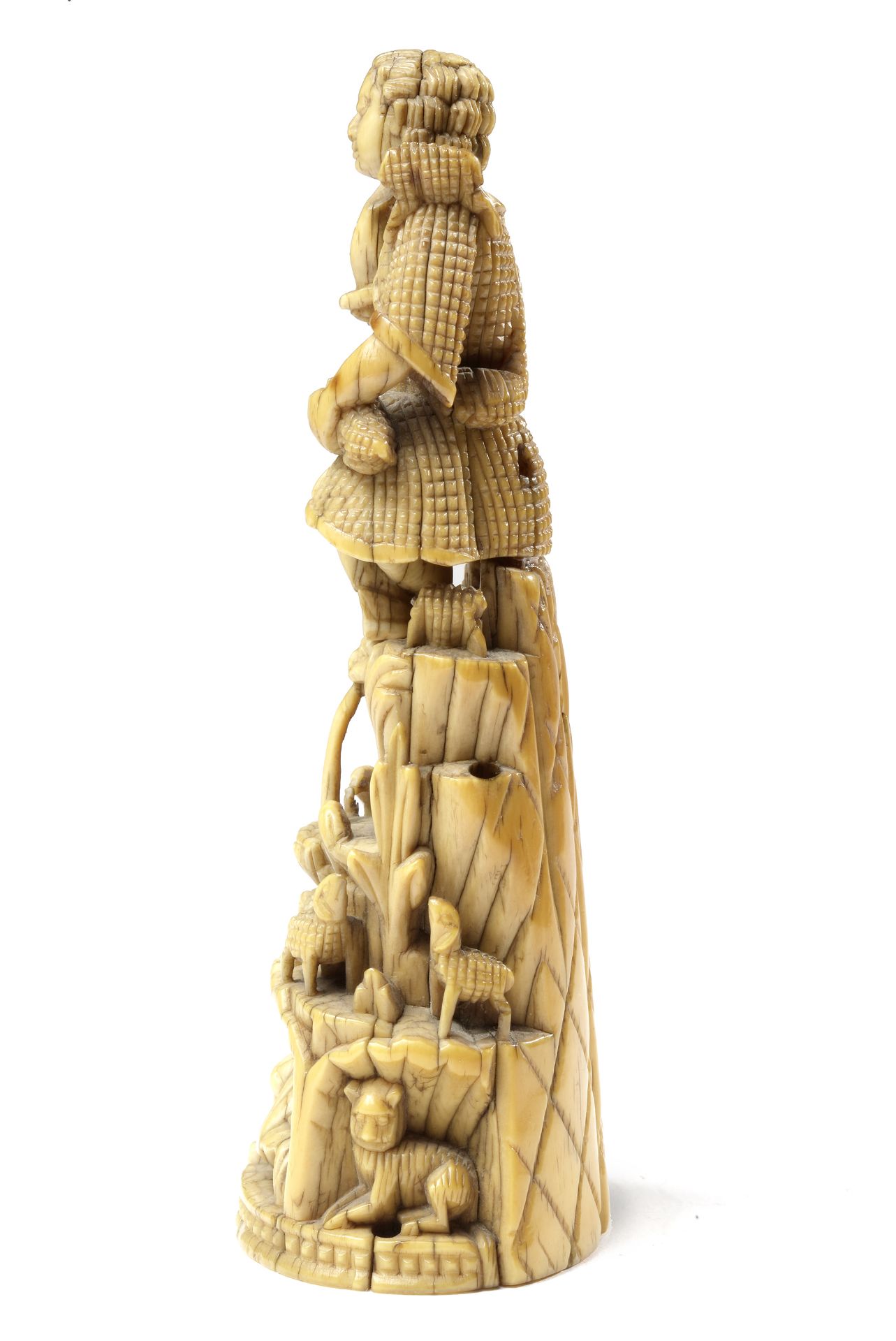 AN INDO-PORTUGUESE CARVED IVORY FIGURE OF CHRIST AS THE GOOD SHEPHERD, INDIA, GOA, 17TH CENTURY - Bild 3 aus 5