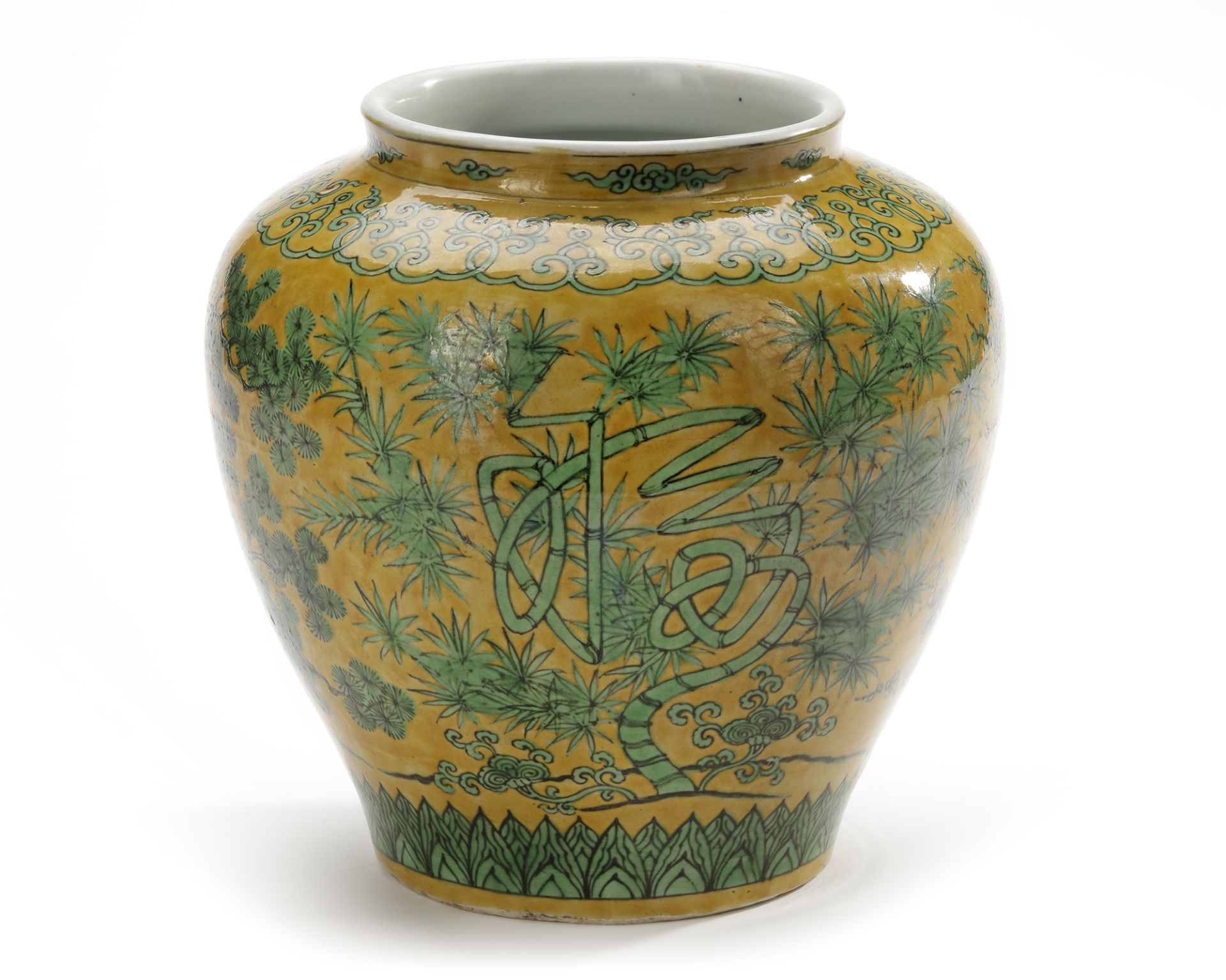 A CHINESE YELLOW-GROUND GREEN ENAMELED JAR, MING DYNASTY (1368-1644) OR LATER - Bild 2 aus 5