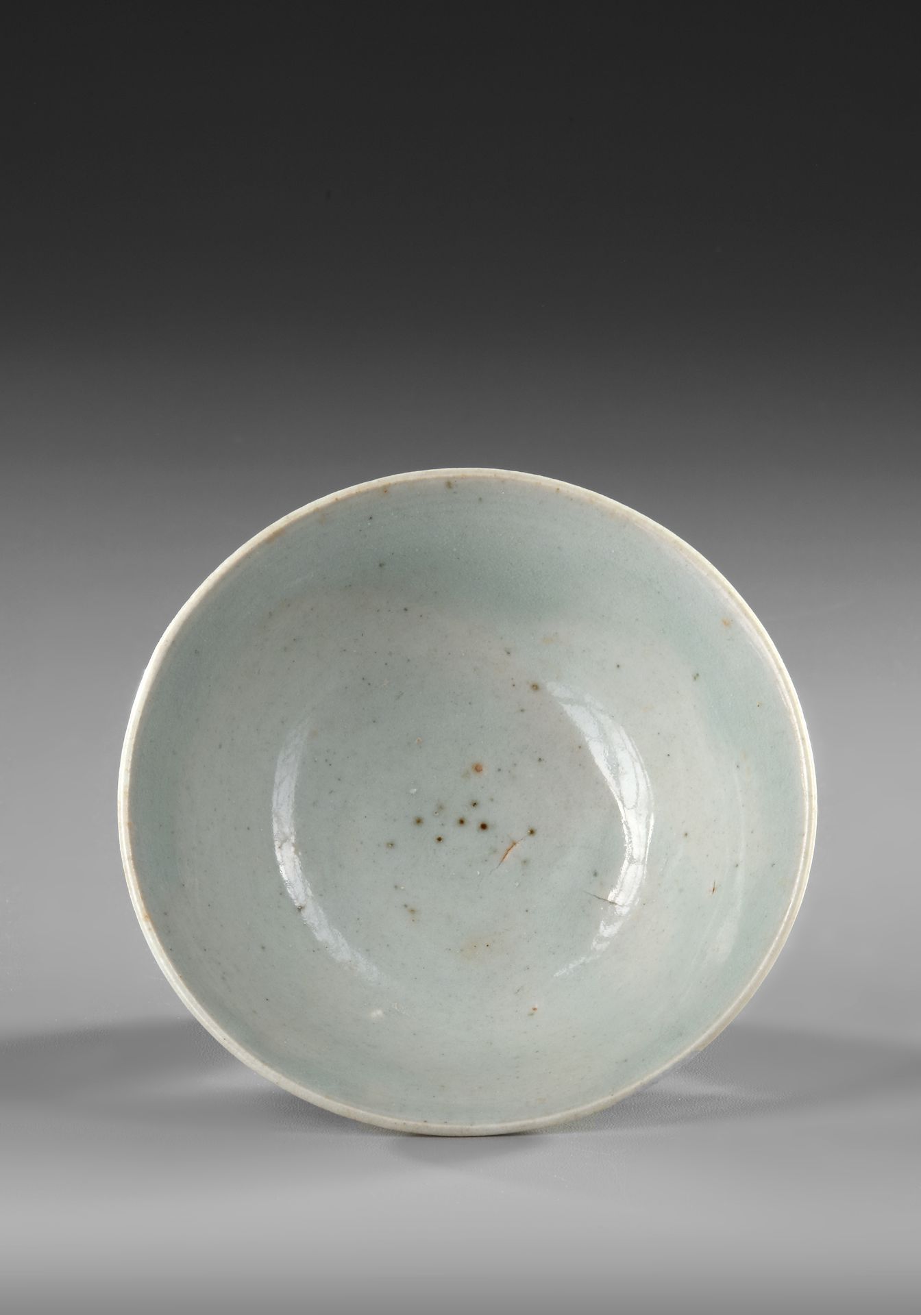 A CHINESE QINGBAI STEM CUP, SONG/YUAN DYNASTY (13TH-14TH CENTURY) - Bild 3 aus 4