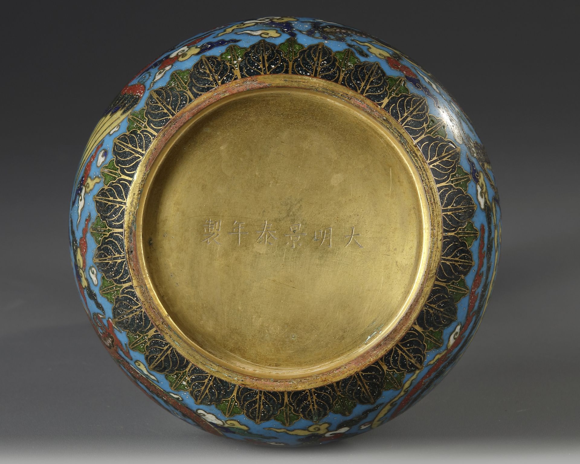 A CHINESE CLOISONNÉ ENAMEL GARLIC HEAD VASE, JINGTAI INCISED SIX-CHARACTER MARK IN A LINE (1450-1456 - Image 4 of 5