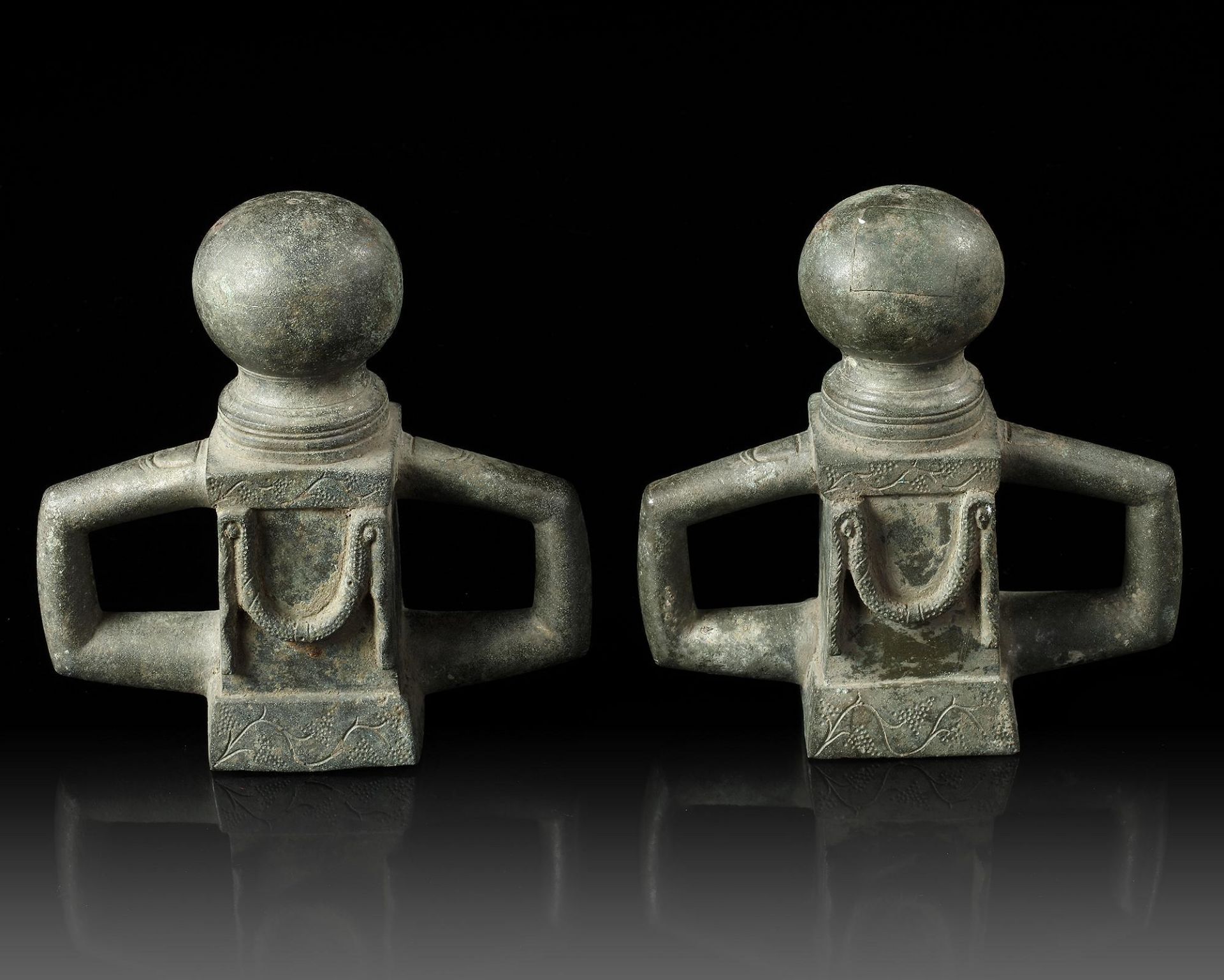 A PAIR OF ROMAN BRONZE CHARIOT FITTINGS, CIRCA 2ND/3RD CENTURY AD - Image 3 of 5