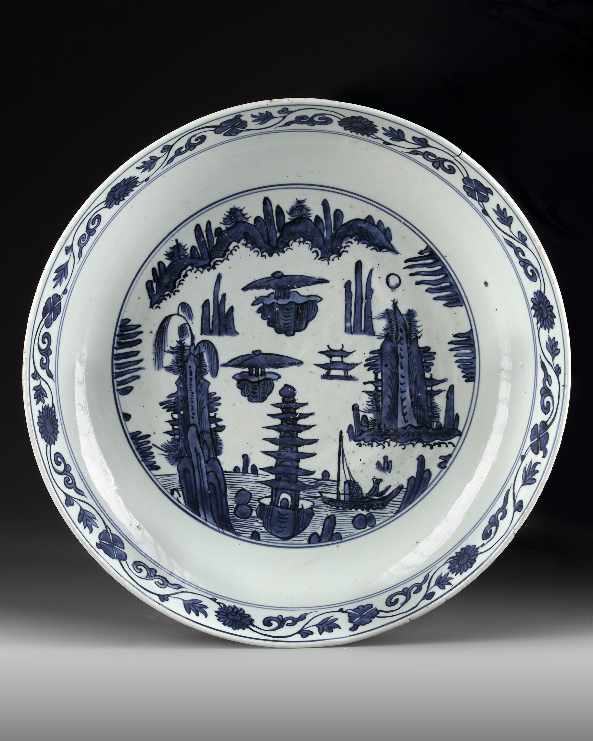 A CHINESE BLUE AND WHITE CHARGER, JIAJING PERIOD (1522-1566 AD)