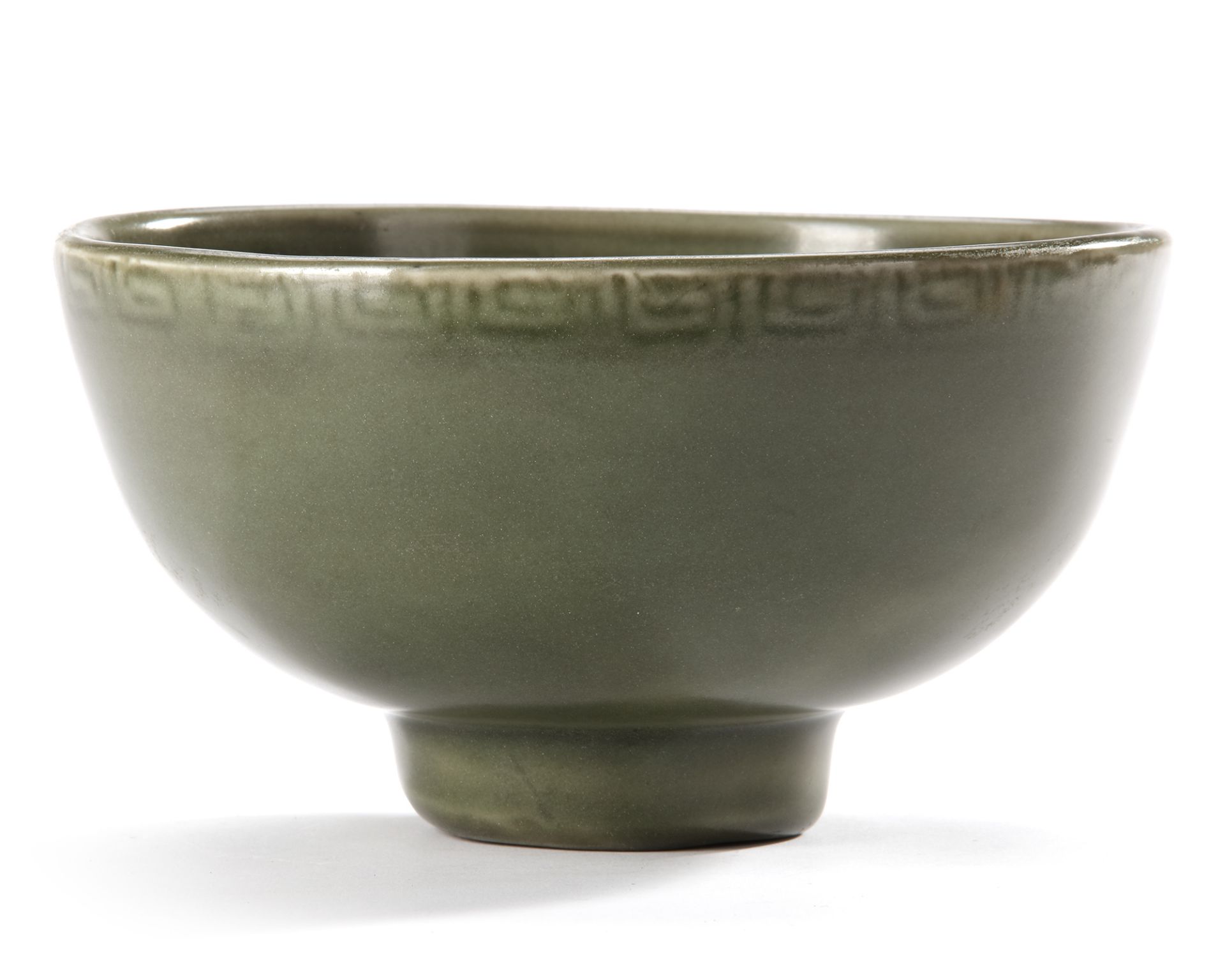 A CHINESE LONGQUAN IMPRESSED BOWL, MING DYNASTY (1368-1644) - Image 5 of 8