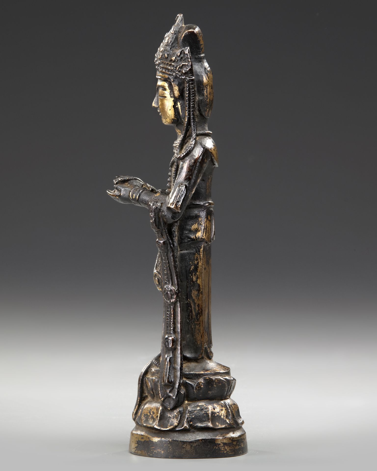 A KOREAN GILT-BRONZE STANDING FIGURE OF AVALOKITESVARA, 8TH CENTURY - Image 4 of 6