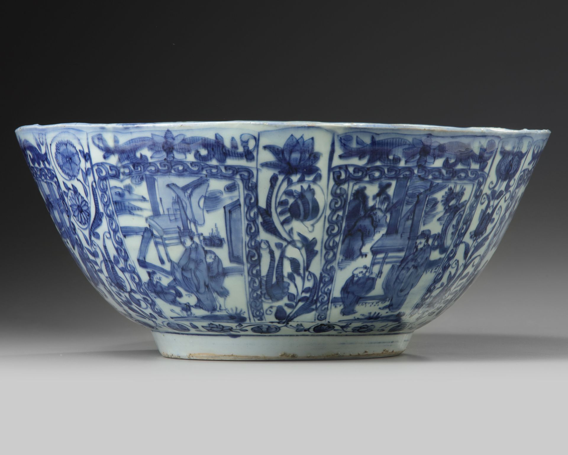 A CHINESE BLUE AND WHITE 'KRAAK PORSELEIN' BOWL, WANLI PERIOD (1573-1619) - Bild 3 aus 5