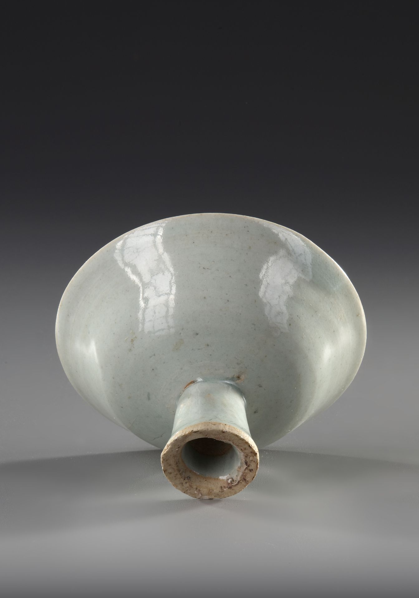 A CHINESE QINGBAI STEM CUP, SONG/YUAN DYNASTY (13TH-14TH CENTURY) - Bild 4 aus 4