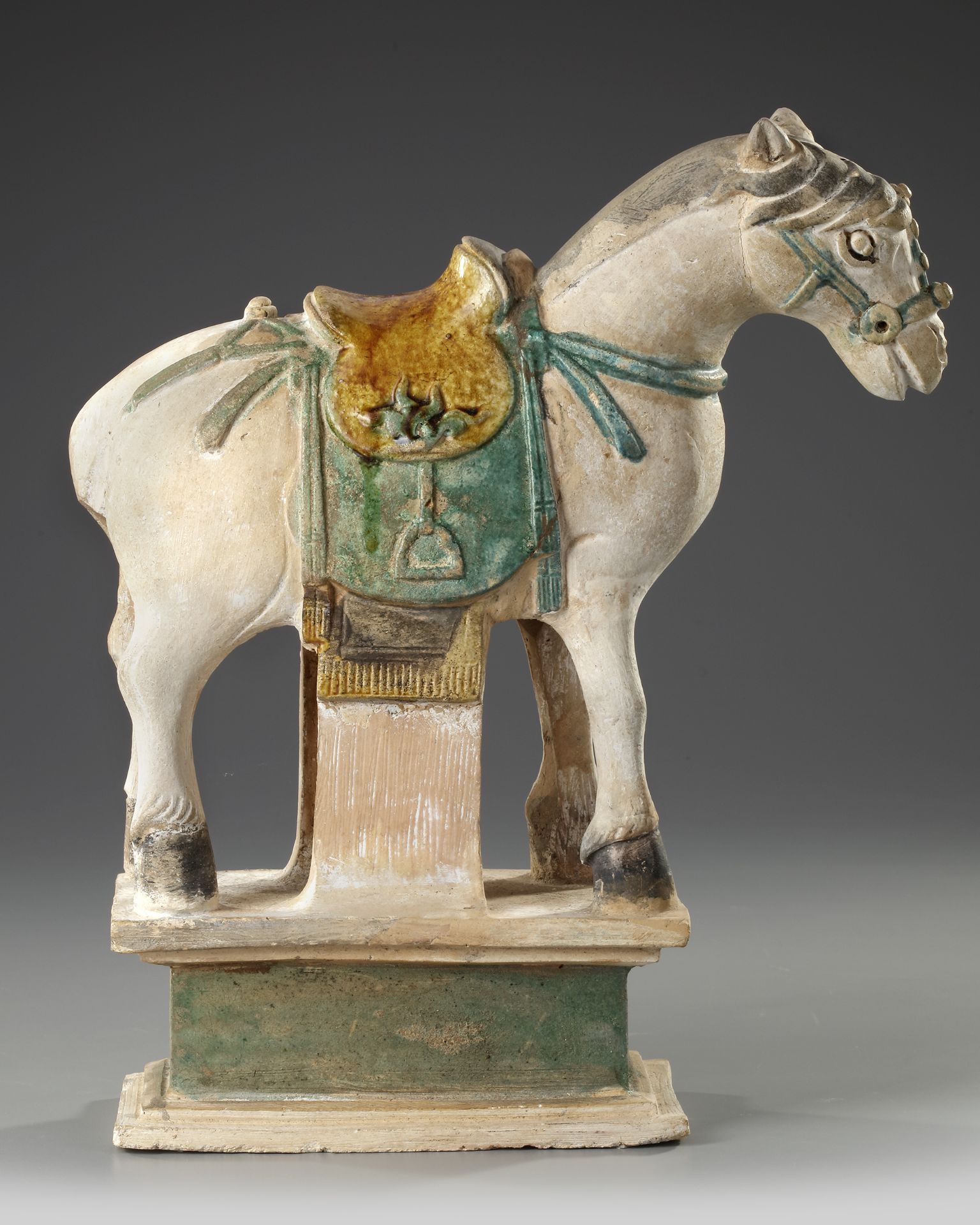 A CHINESE HORSE, MING DYNASTY (1368-1644 AD) - Bild 2 aus 6