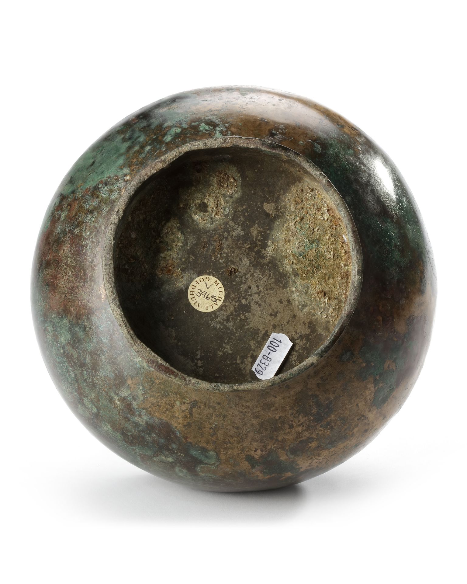 A CHINESE BRONZE GARLIC TOP VASE, HAN DYNASTY (206 BC-220 AD) - Bild 4 aus 4