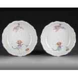 A PAIR OF JAPANESE KAKIEMON DISHES, 17TH CENTURY