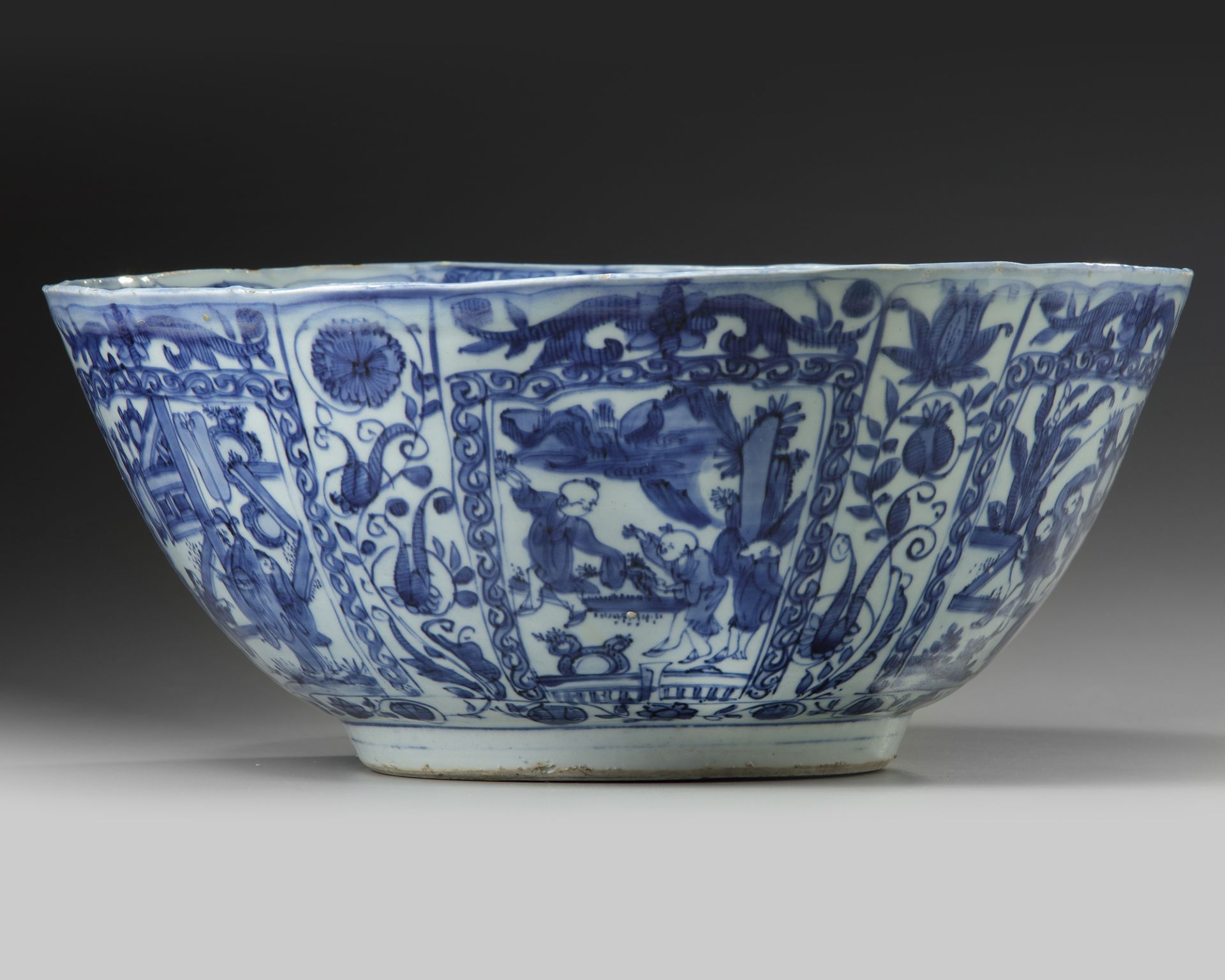 A CHINESE BLUE AND WHITE 'KRAAK PORSELEIN' BOWL, WANLI PERIOD (1573-1619) - Bild 2 aus 5