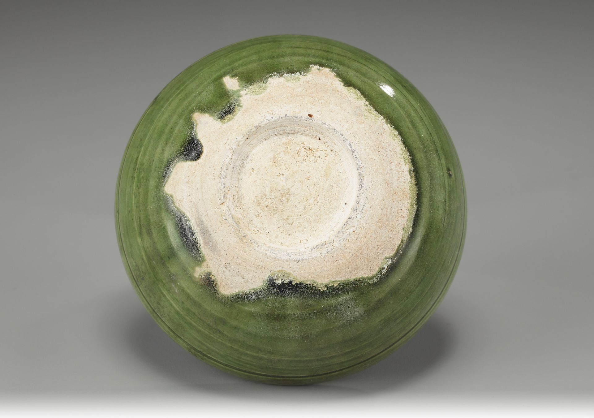 A CHINESE GREEN LEAD-GLAZED BOWL, LIAO DYNASTY (907-1125) - Image 5 of 5