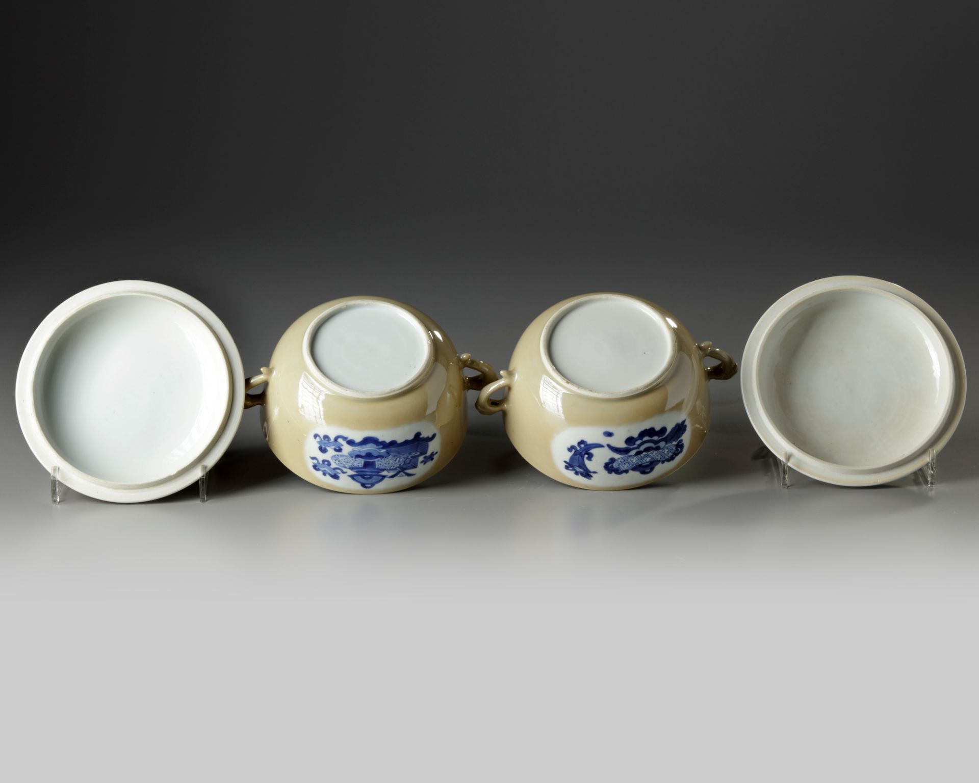 A PAIR OF CHINESE CAFE-AU-LAIT-GROUND BLUE AND WHITE POTICHES AND COVER, KANGXI PERIOD (1662-1722) - Image 7 of 9