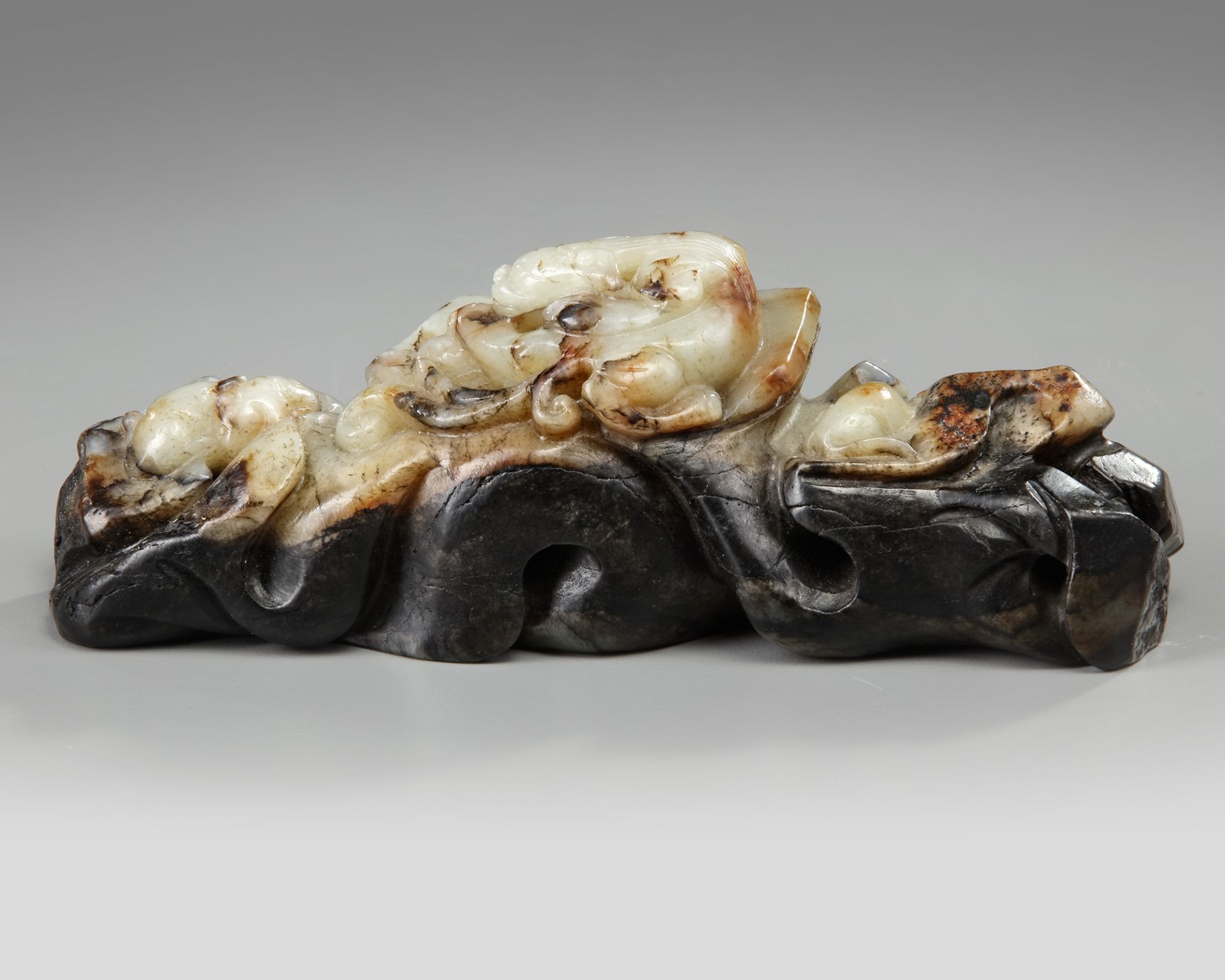 A CHINESE JADE CARVING, 17TH-18TH CENTURY - Image 3 of 4