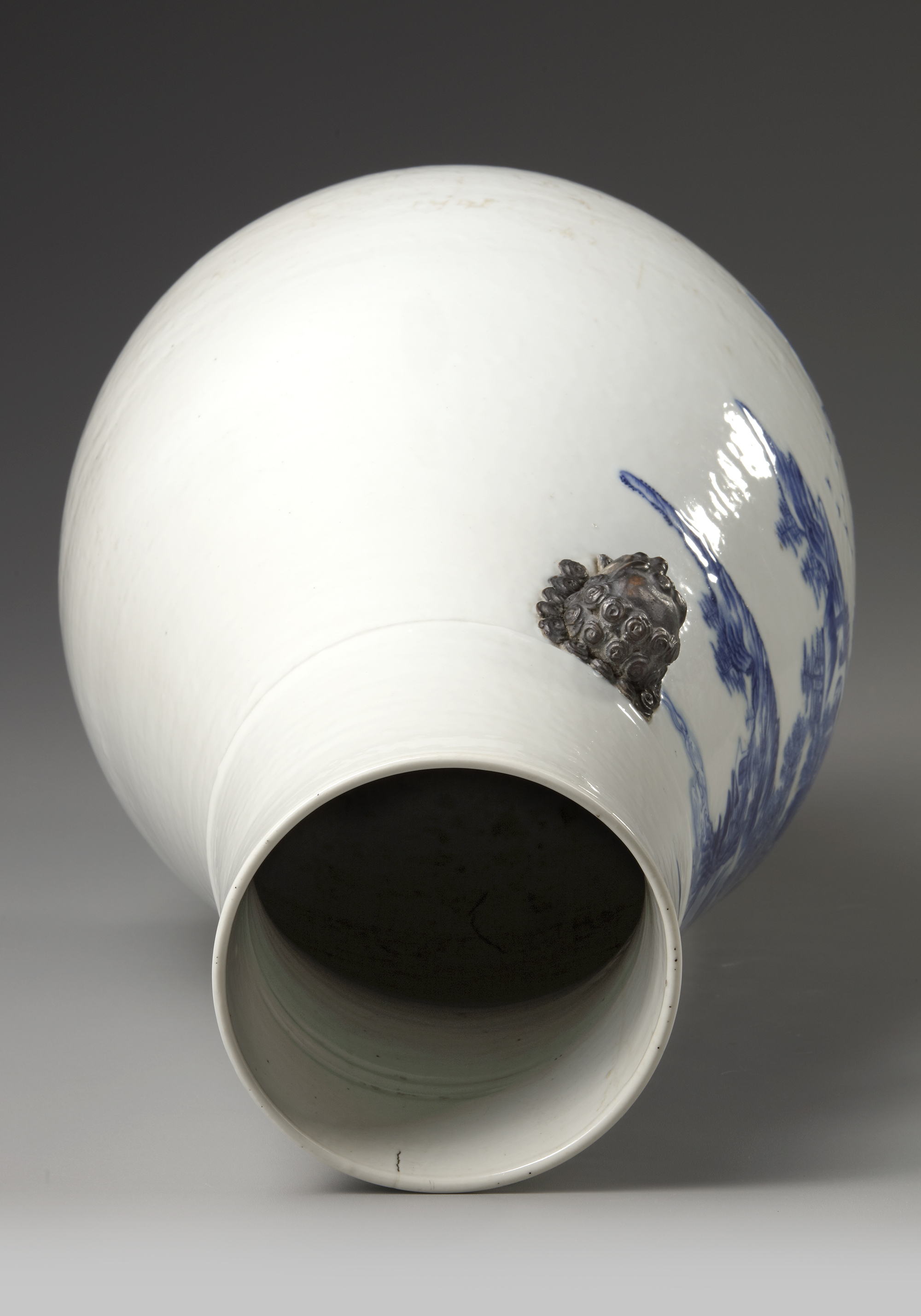 A CHINESE BLUE AND WHITE VASE, 19TH CENTURY - Image 6 of 6