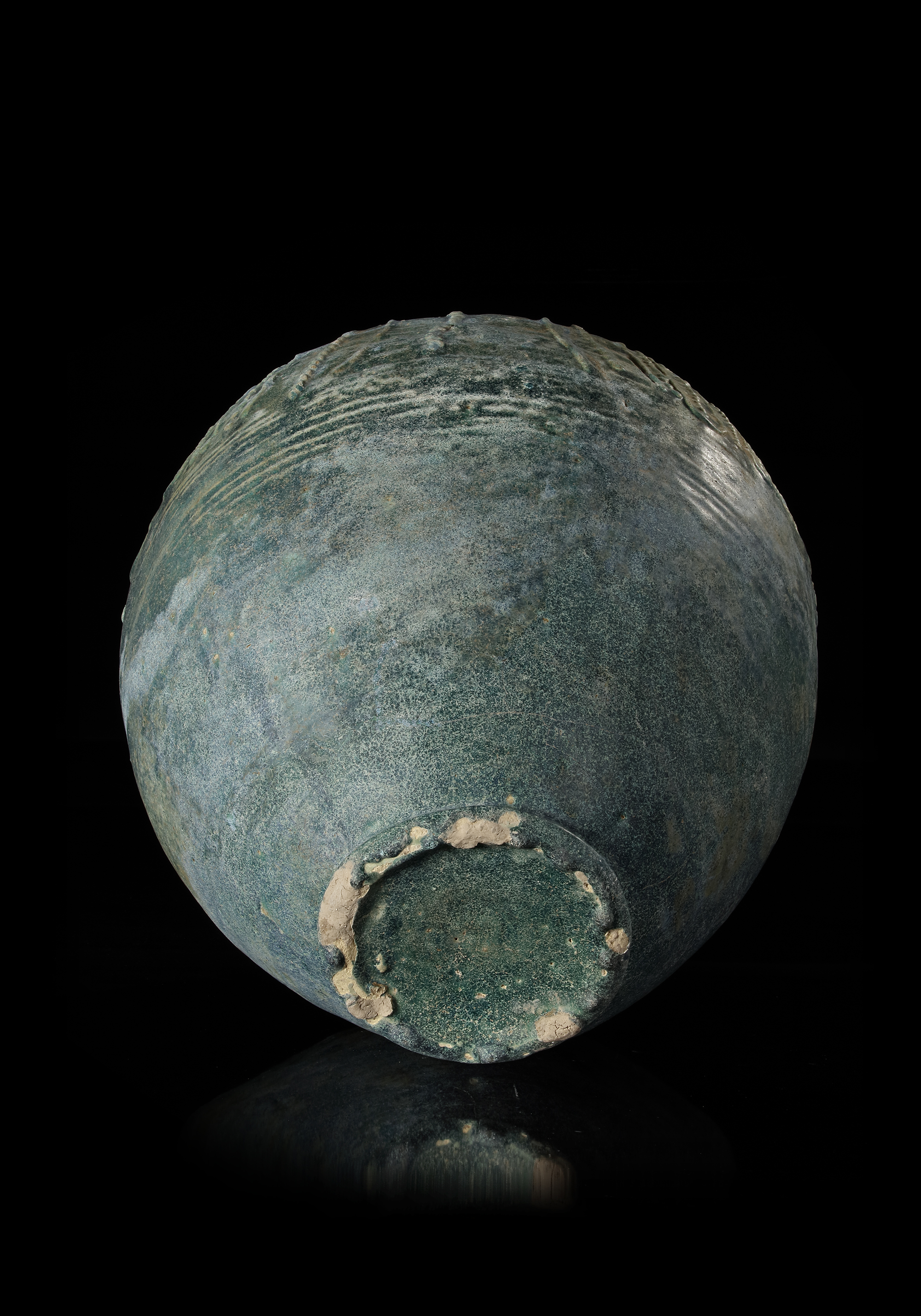 A LARGE UMAYYAD TURQUOISE-GREEN GLAZED JAR, MESOPOTAMIA, 7TH-8TH CENTURY - Image 6 of 6